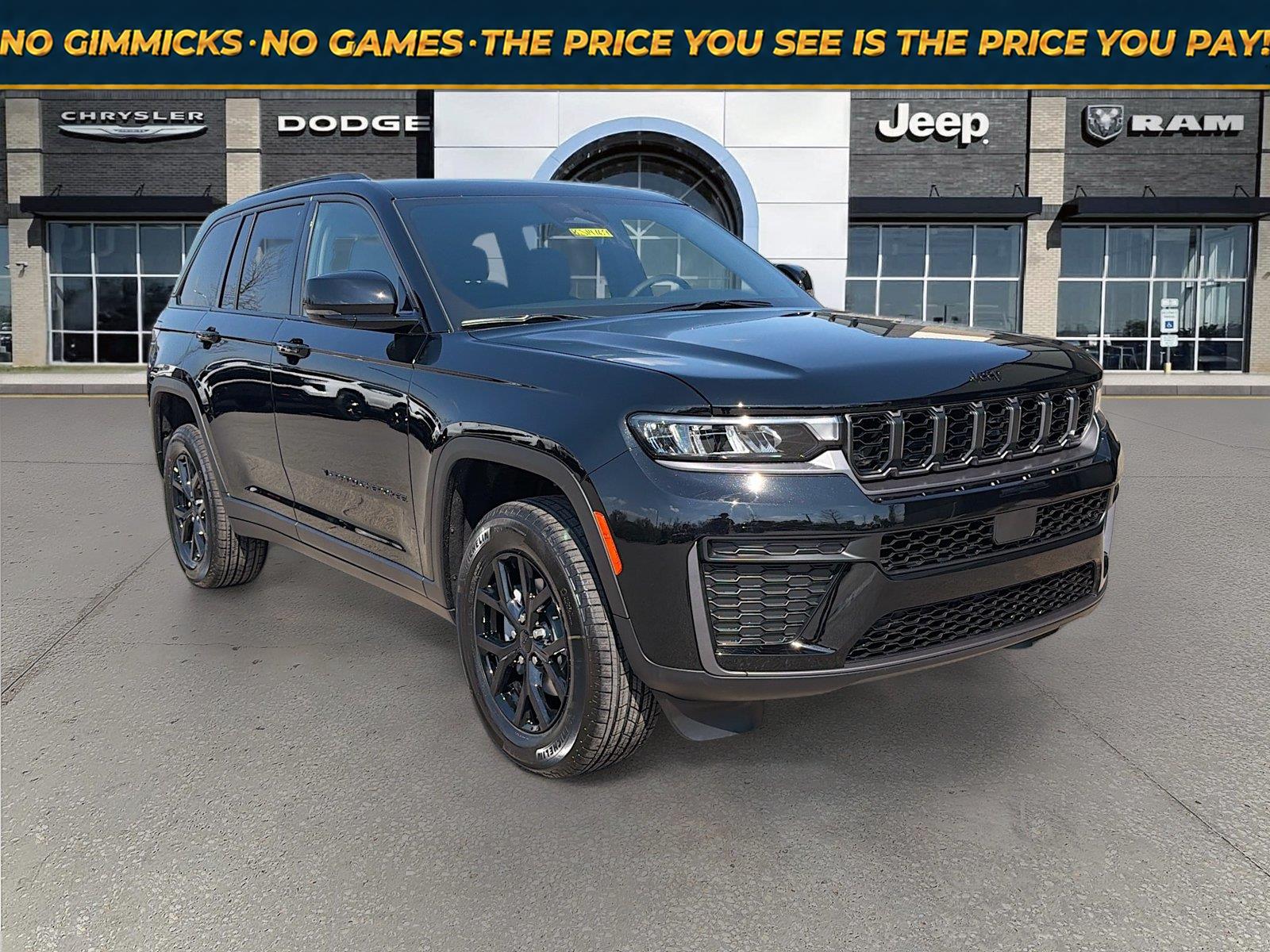Diamond Black Crystal Pearlcoat 2026 Jeep Grand Cherokee SUV / Crossover Four-Wheel Drive 8-Speed Automatic