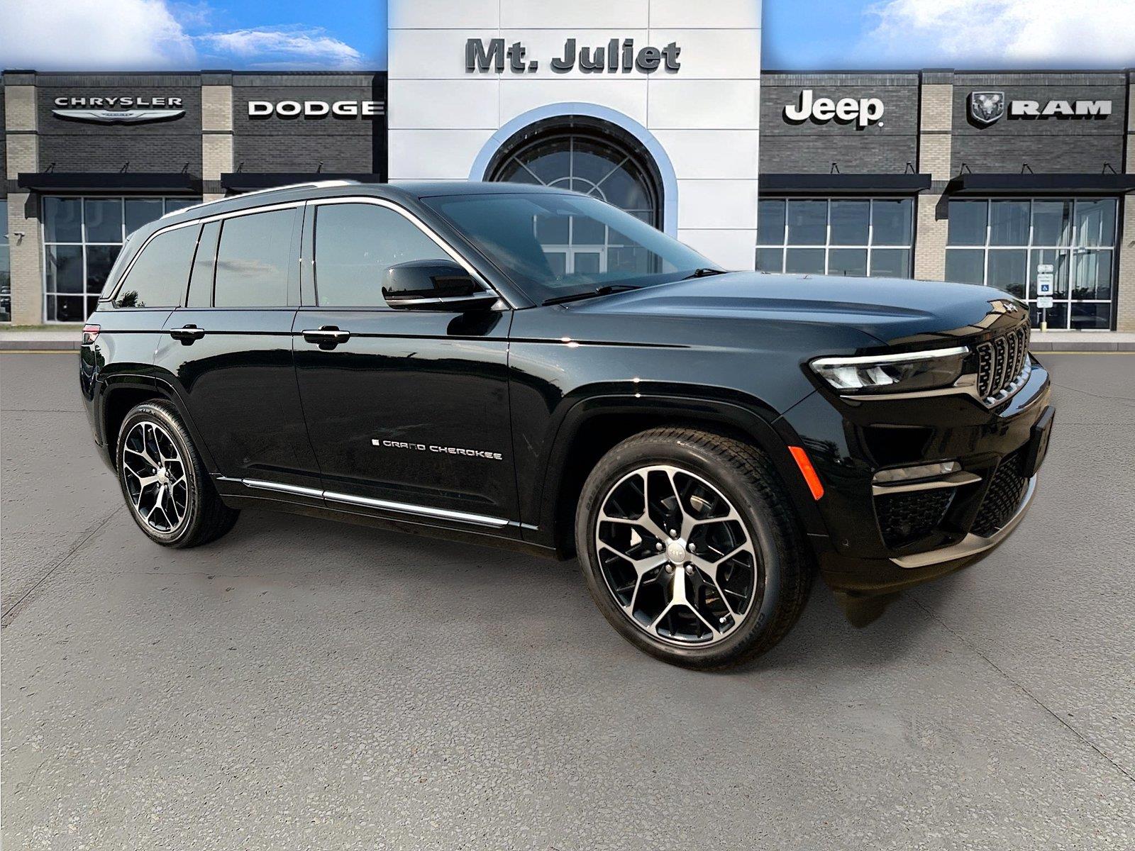 Diamond Black Crystal Pearlcoat 2023 Jeep Grand Cherokee SUV / Crossover Four-Wheel Drive 8-Speed Automatic