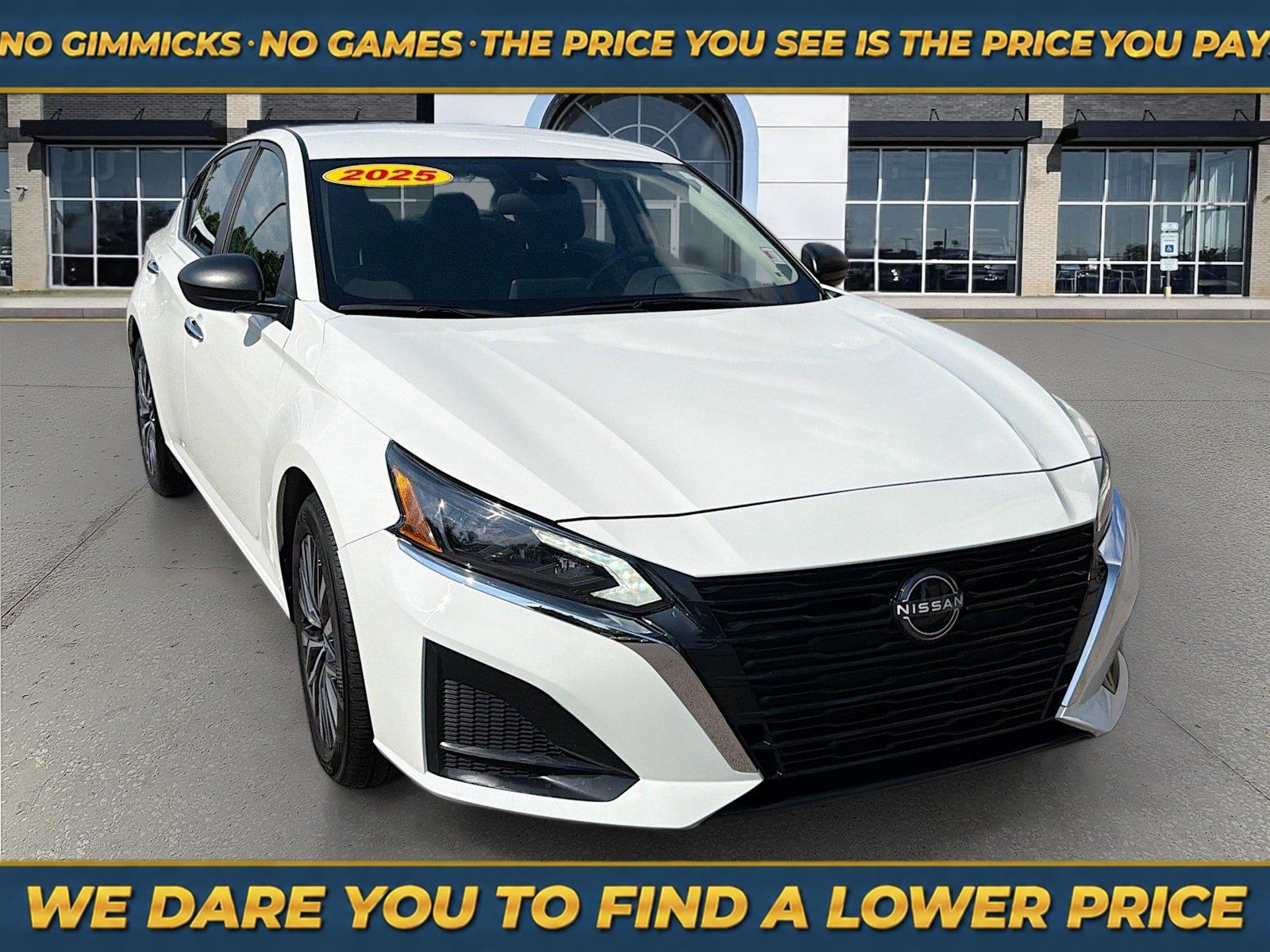 Glacier White 2025 Nissan Altima Sedan Front-Wheel Drive Continuously Variable Transmission