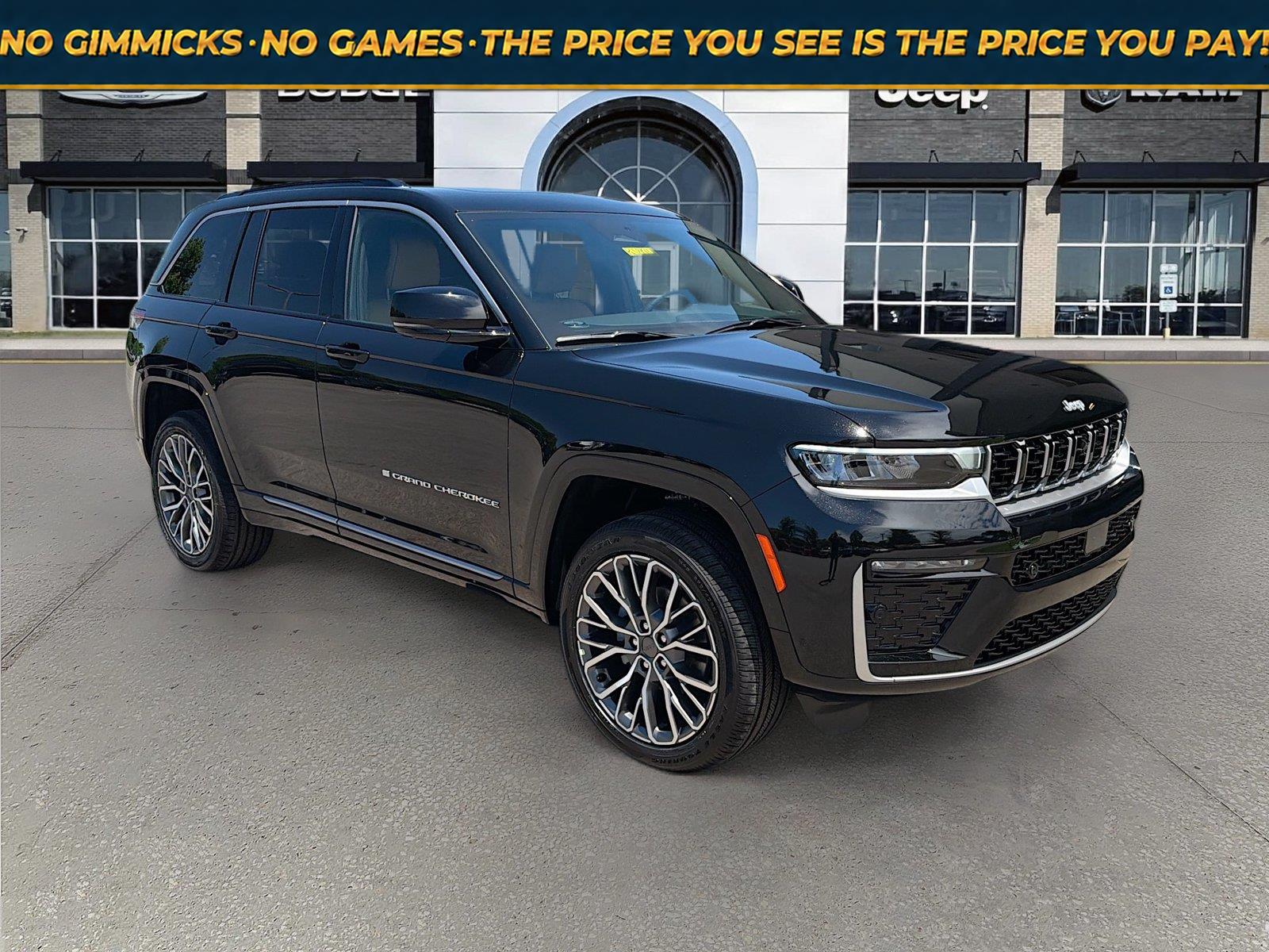 Diamond Black Crystal Pearlcoat 2026 Jeep Grand Cherokee SUV / Crossover Four-Wheel Drive 8-Speed Automatic