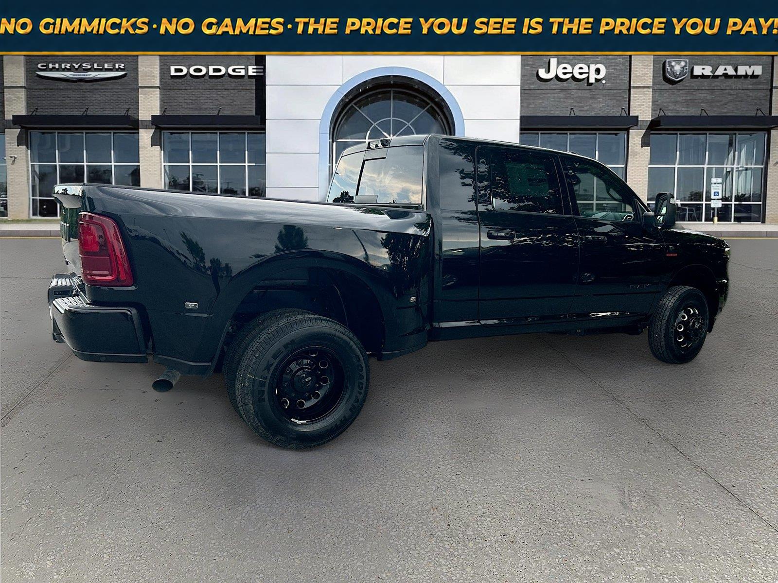 Diamond Black Crystal Pearlcoat 2026 RAM 3500 Pickup Truck Four-Wheel Drive 8-Speed Automatic