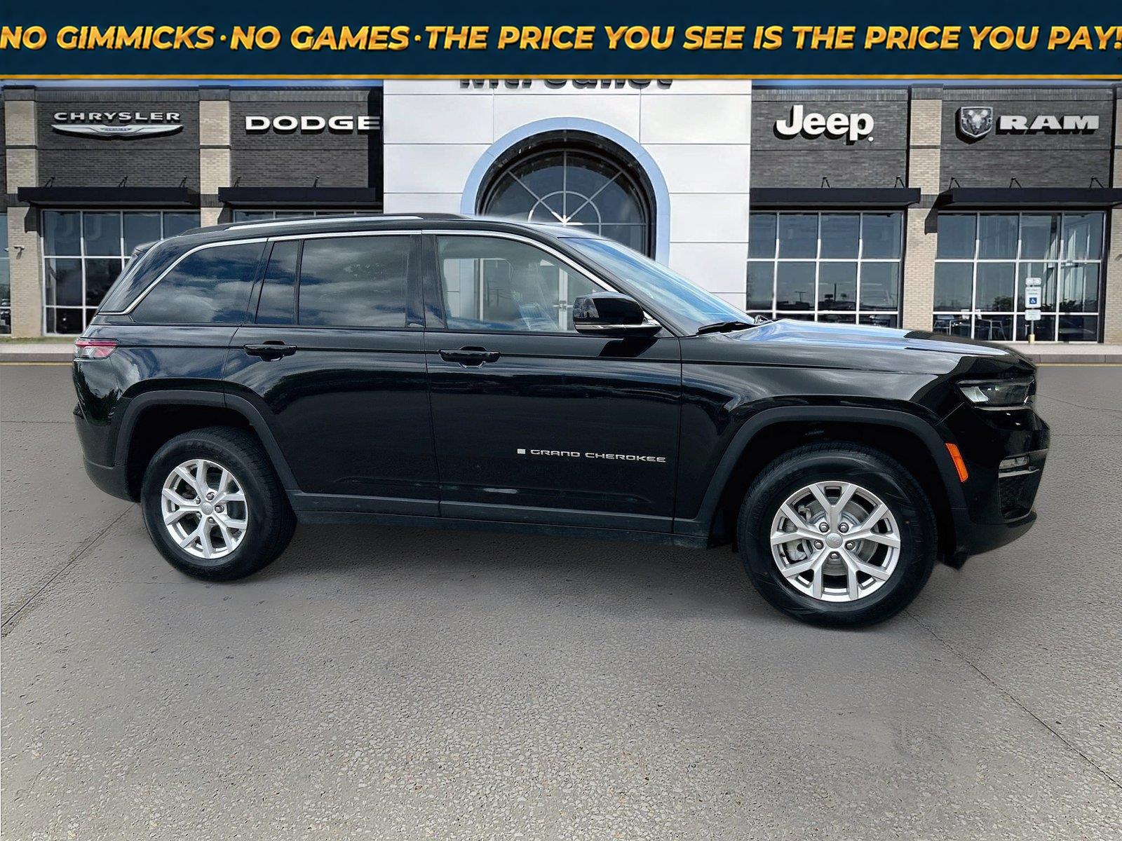 Diamond Black Crystal Pearlcoat 2022 Jeep Grand Cherokee SUV / Crossover Four-Wheel Drive 8-Speed Automatic