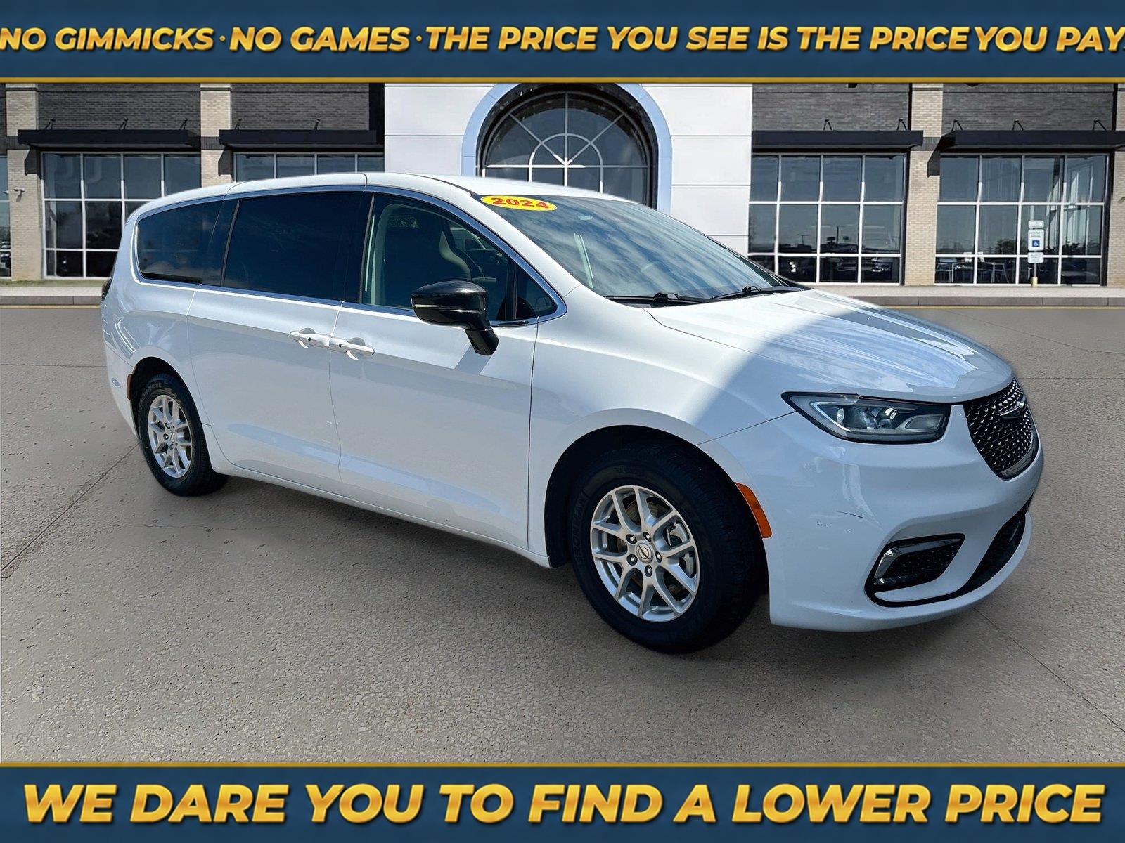 Bright White Clearcoat 2024 Chrysler Pacifica Minivan Front-Wheel Drive 9-Speed Automatic