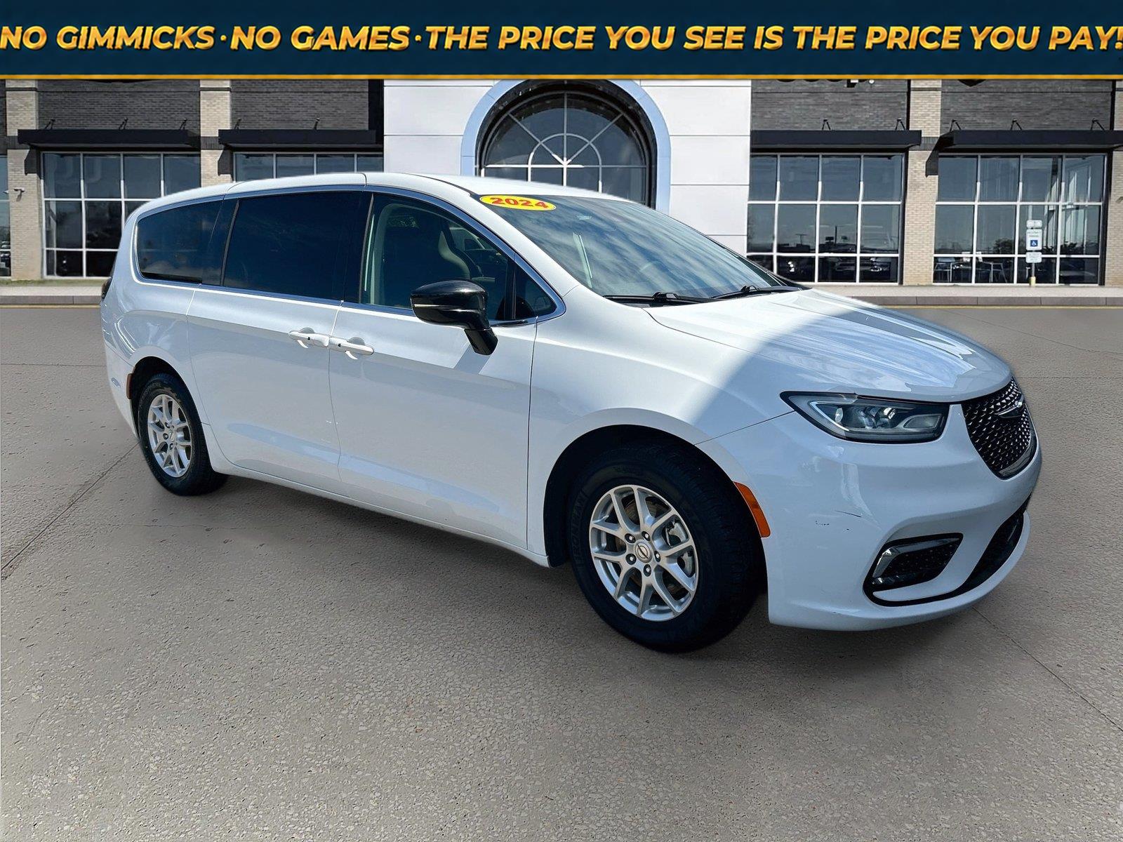 Bright White Clearcoat 2024 Chrysler Pacifica Minivan Front-Wheel Drive 9-Speed Automatic