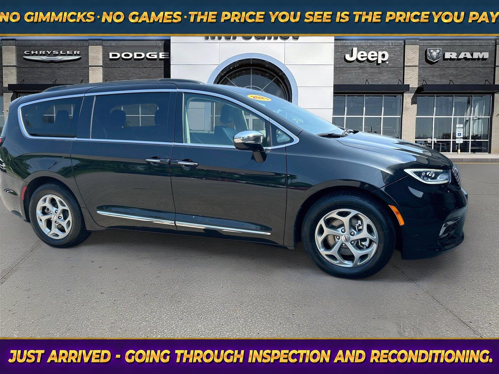 Black 2023 Chrysler Pacifica Minivan Front-Wheel Drive 9-Speed Automatic
