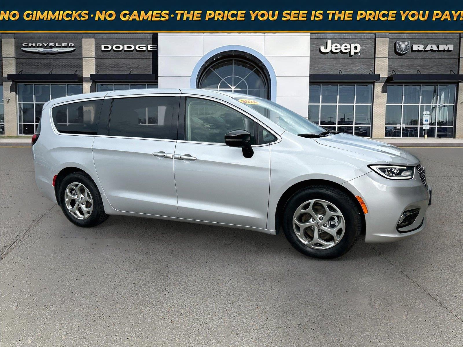 Silver Mist Clearcoat 2024 Chrysler Pacifica Minivan Front-Wheel Drive 9-Speed Automatic