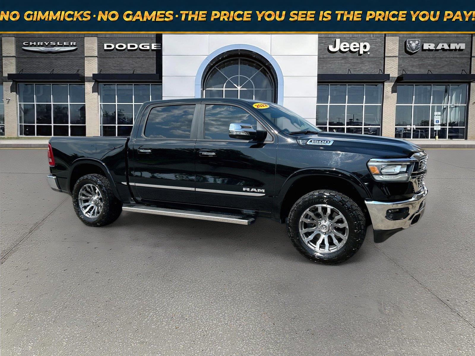Diamond Black Crystal Pearlcoat 2022 RAM 1500 Pickup Truck Four-Wheel Drive 8-Speed Automatic