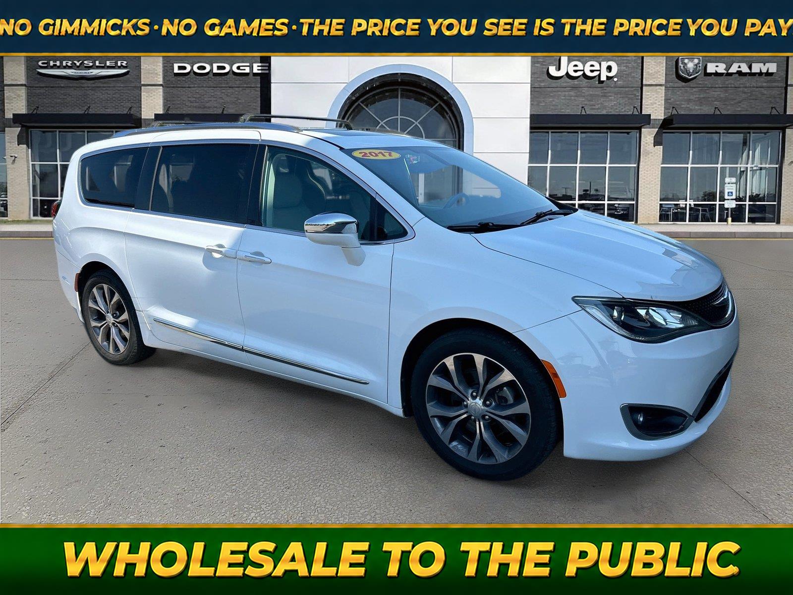 Bright White Clearcoat 2017 Chrysler Pacifica Minivan Front-Wheel Drive 9-Speed Automatic