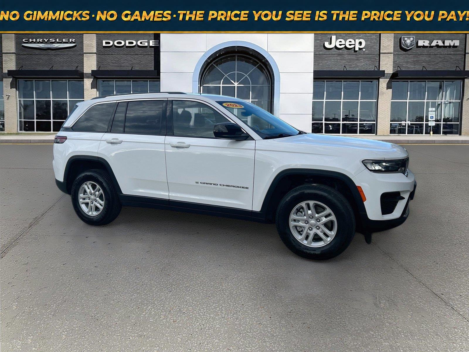 2023 Jeep Grand Cherokee Laredo 4WD