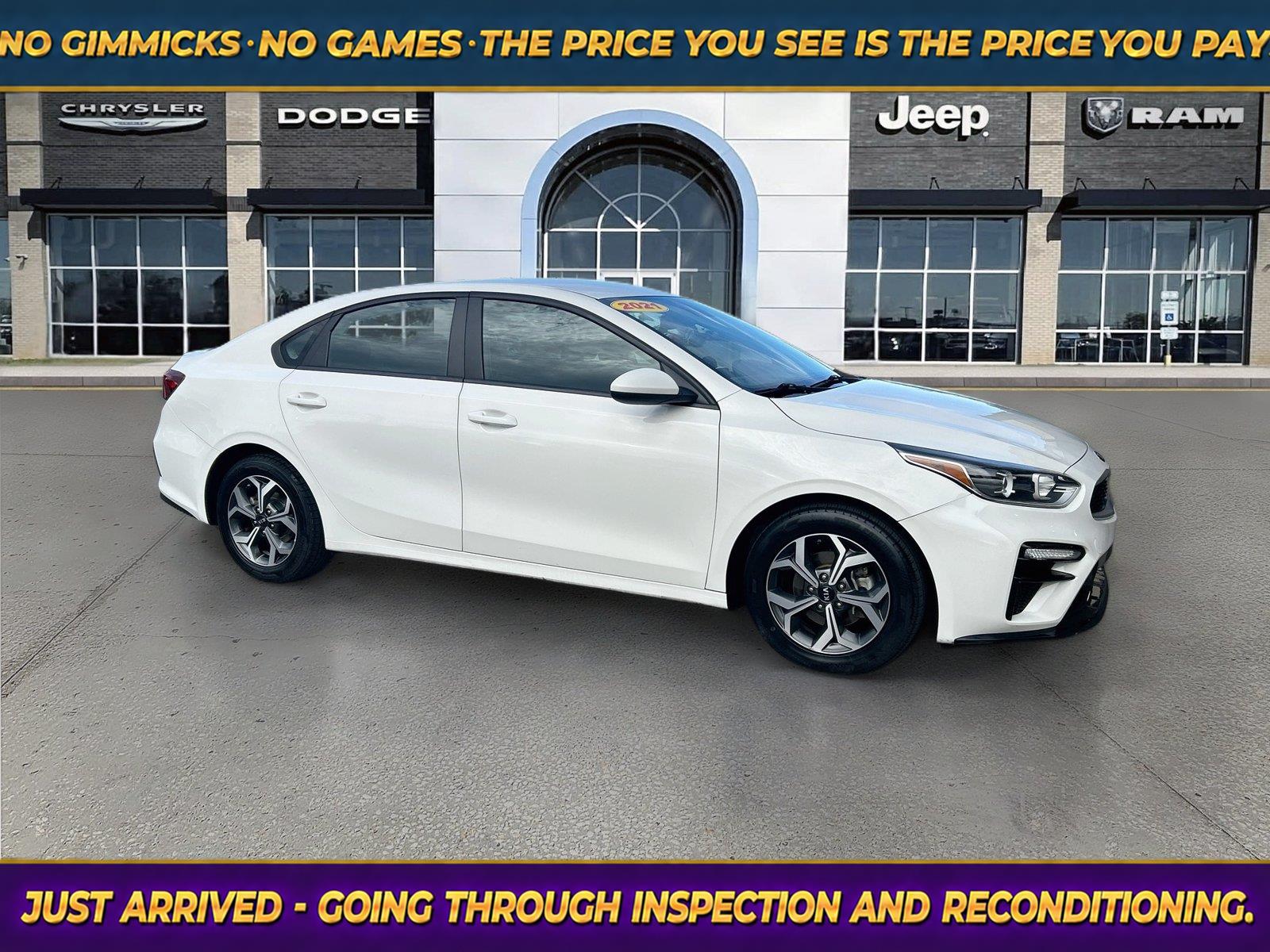 Clear White 2021 Kia Forte Sedan Front-Wheel Drive Continuously Variable Transmission
