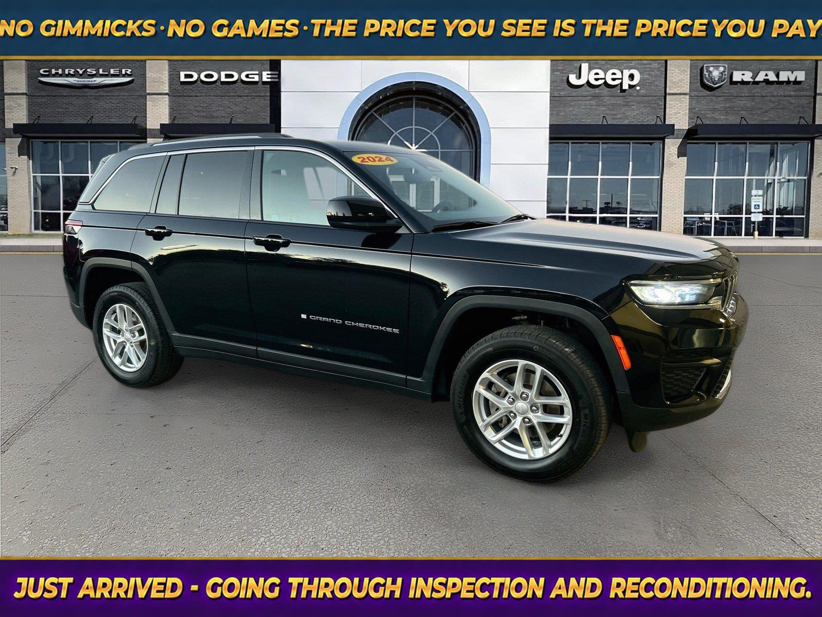 Diamond Black Crystal Pearlcoat 2024 Jeep Grand Cherokee SUV / Crossover Four-Wheel Drive 8-Speed Automatic
