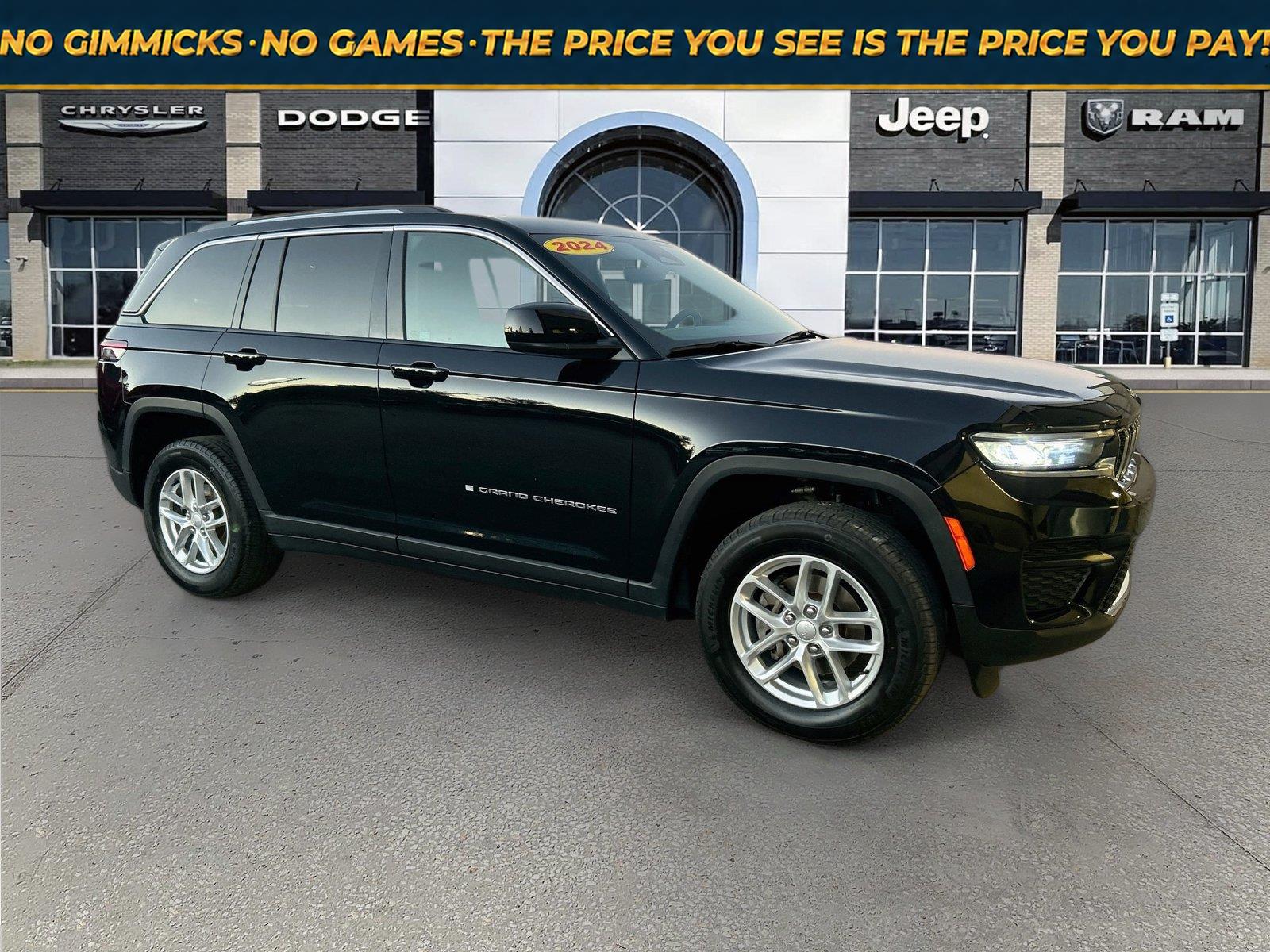 Diamond Black Crystal Pearlcoat 2024 Jeep Grand Cherokee SUV / Crossover Four-Wheel Drive 8-Speed Automatic