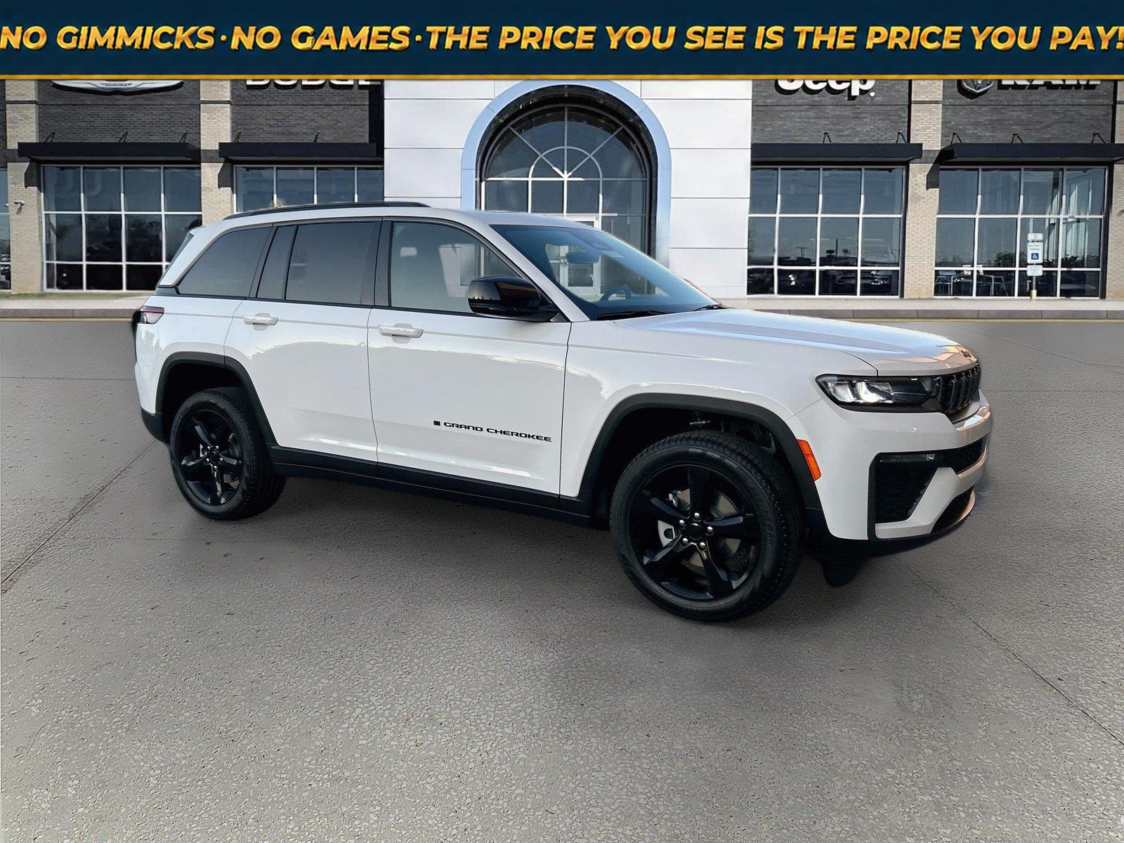 Bright White Clearcoat 2026 Jeep Grand Cherokee SUV / Crossover Four-Wheel Drive 8-Speed Automatic