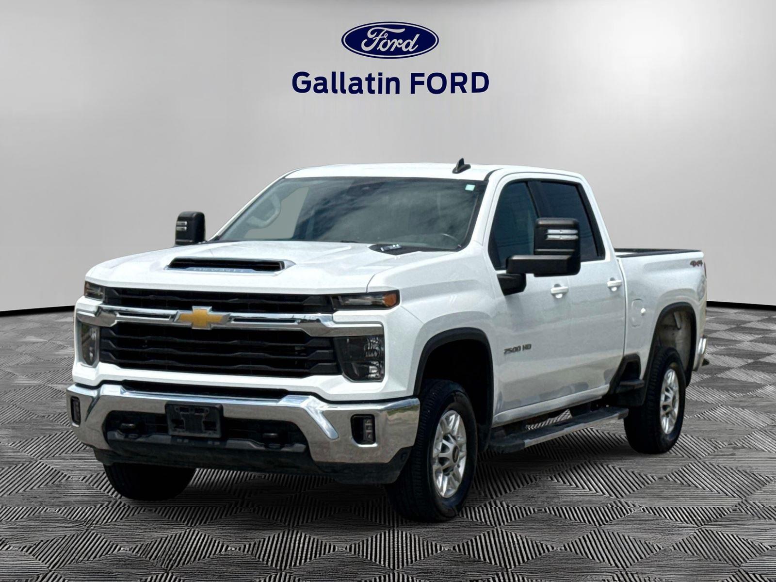 Summit White 2025 Chevrolet Silverado 2500HD Pickup Truck Four-Wheel Drive Automatic