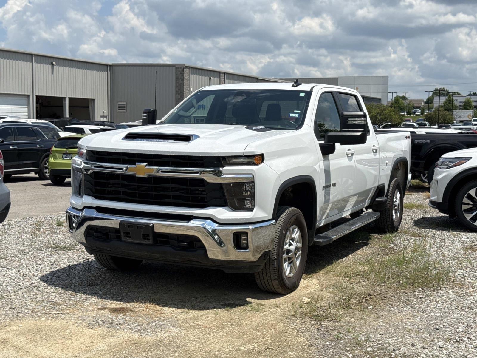 Summit White 2025 Chevrolet Silverado 2500HD Pickup Truck Four-Wheel Drive Automatic
