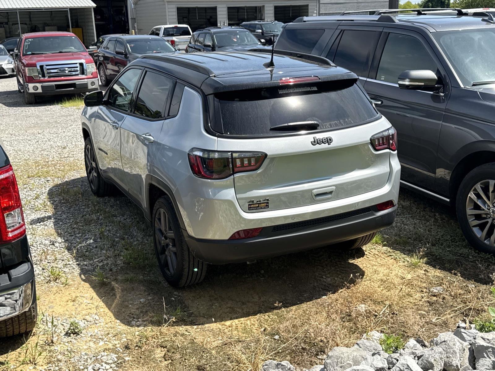 View vehicle photo 5