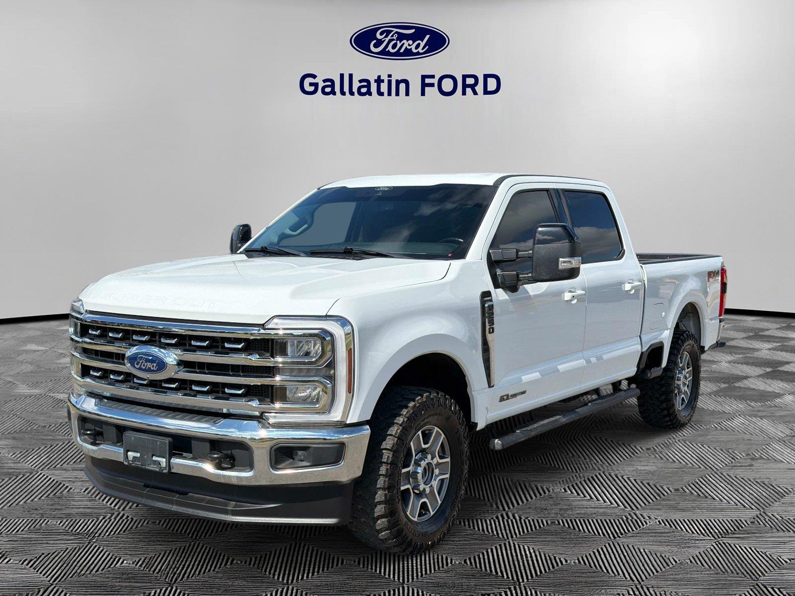 Oxford White 2024 Ford F-250 Super Duty Pickup Truck Four-Wheel Drive Automatic