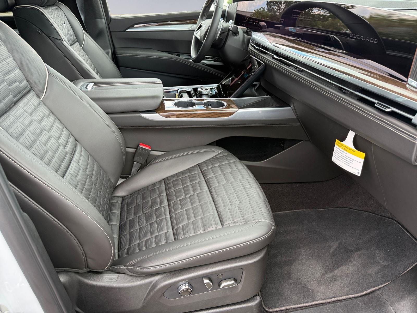2026 Cadillac Escalade Platinum Sport - Photo 13
