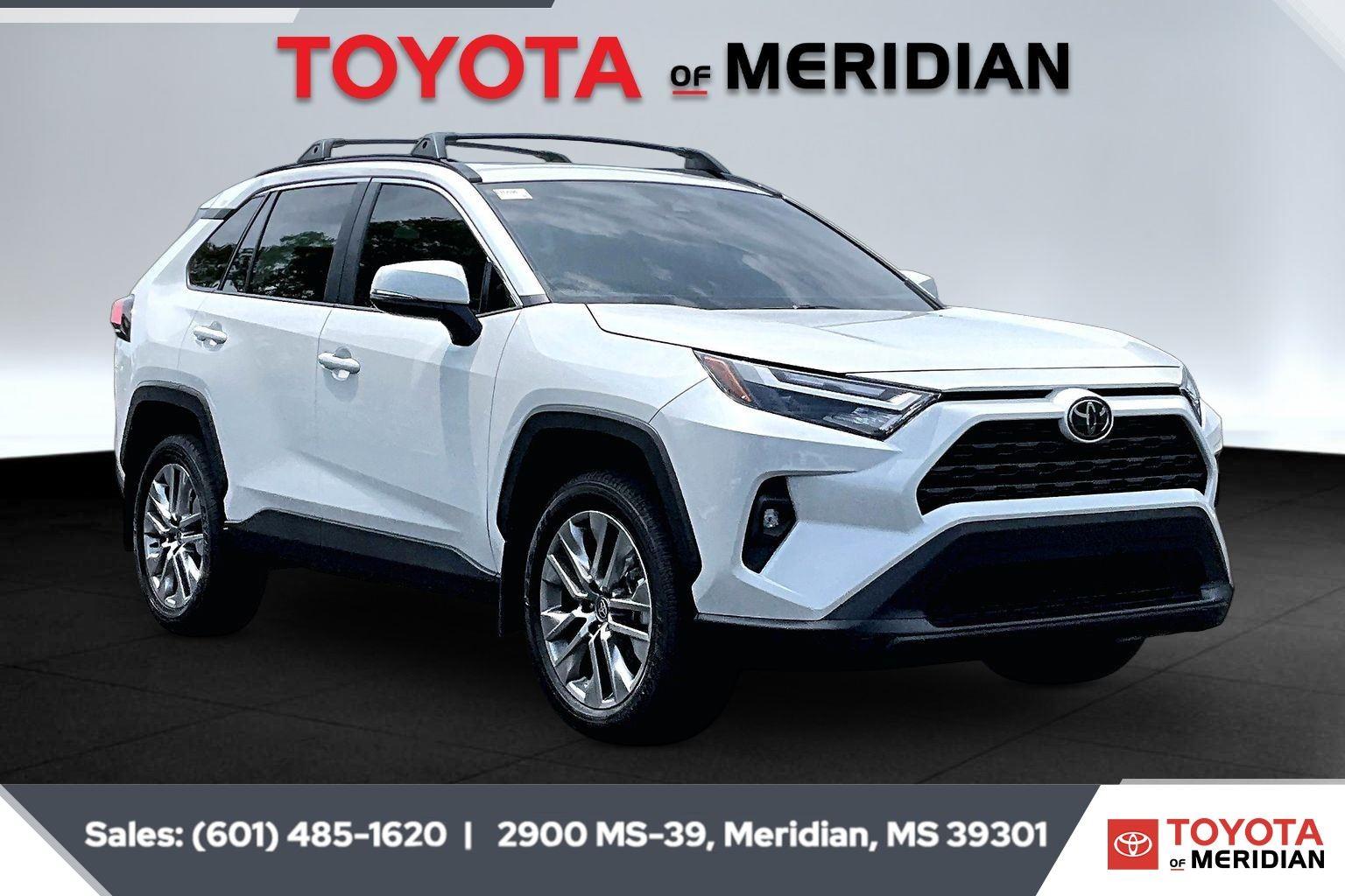 White (Wind Chill Pearl) 2023 Toyota RAV4 XLE Premium FWD SUV / Crossover Front-Wheel Drive 8-Speed Automatic