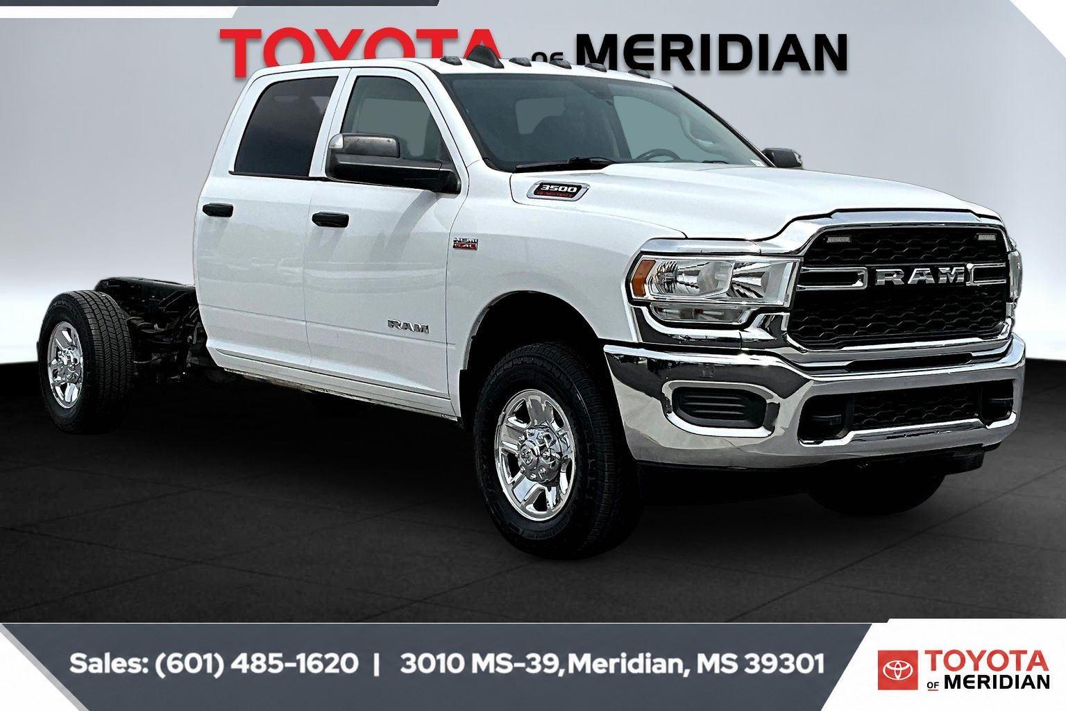 Bright White Clearcoat 2019 RAM 3500 Chassis Tradesman Crew Cab 4WD Pickup Truck Four-Wheel Drive 6-Speed Automatic