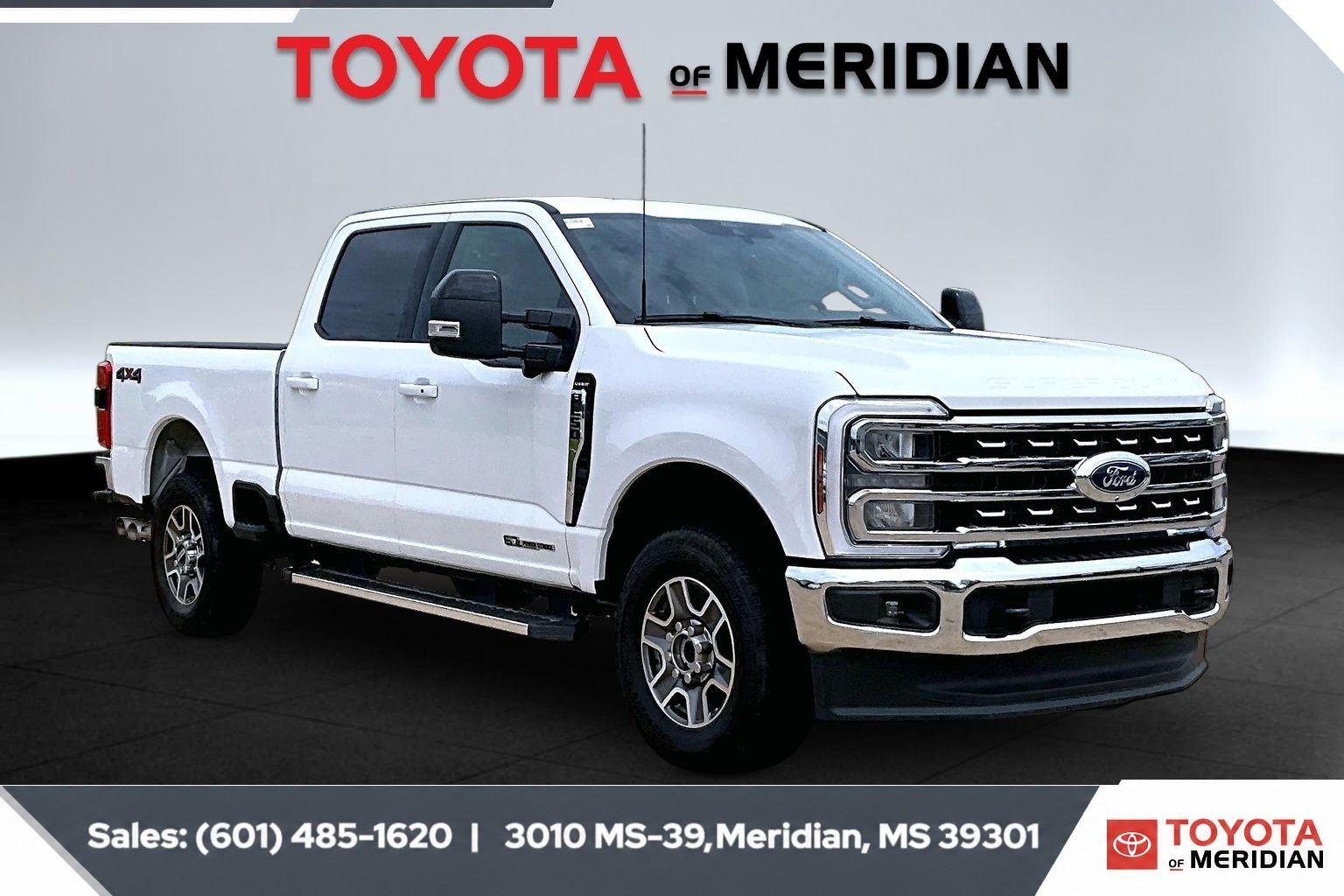 Oxford White 2026 Ford F-250 Super Duty Lariat Crew Cab 4WD Pickup Truck Four-Wheel Drive Automatic