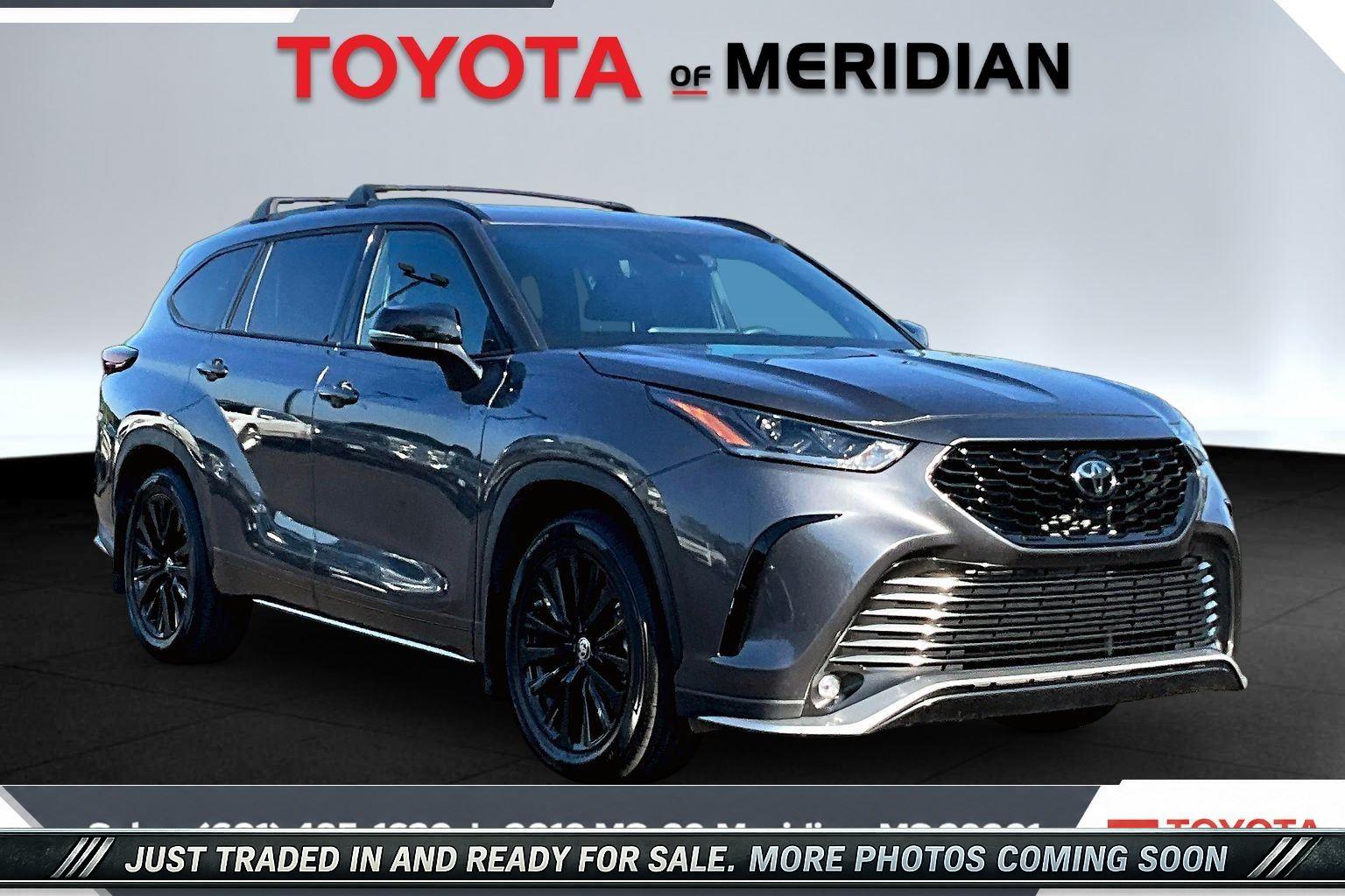 Magnetic Gray Metallic 2024 Toyota Highlander SUV / Crossover Front-Wheel Drive 8-Speed Automatic