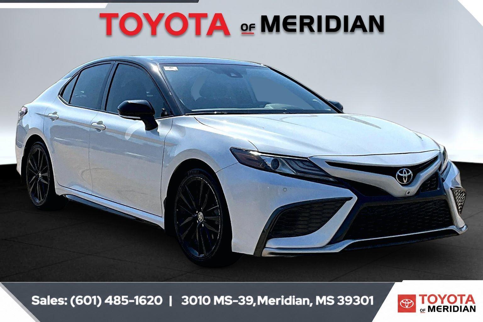 Wind Chill Pearl w/Midnight Black Metallic Roof 2021 Toyota Camry Sedan Front-Wheel Drive 8-Speed Automatic