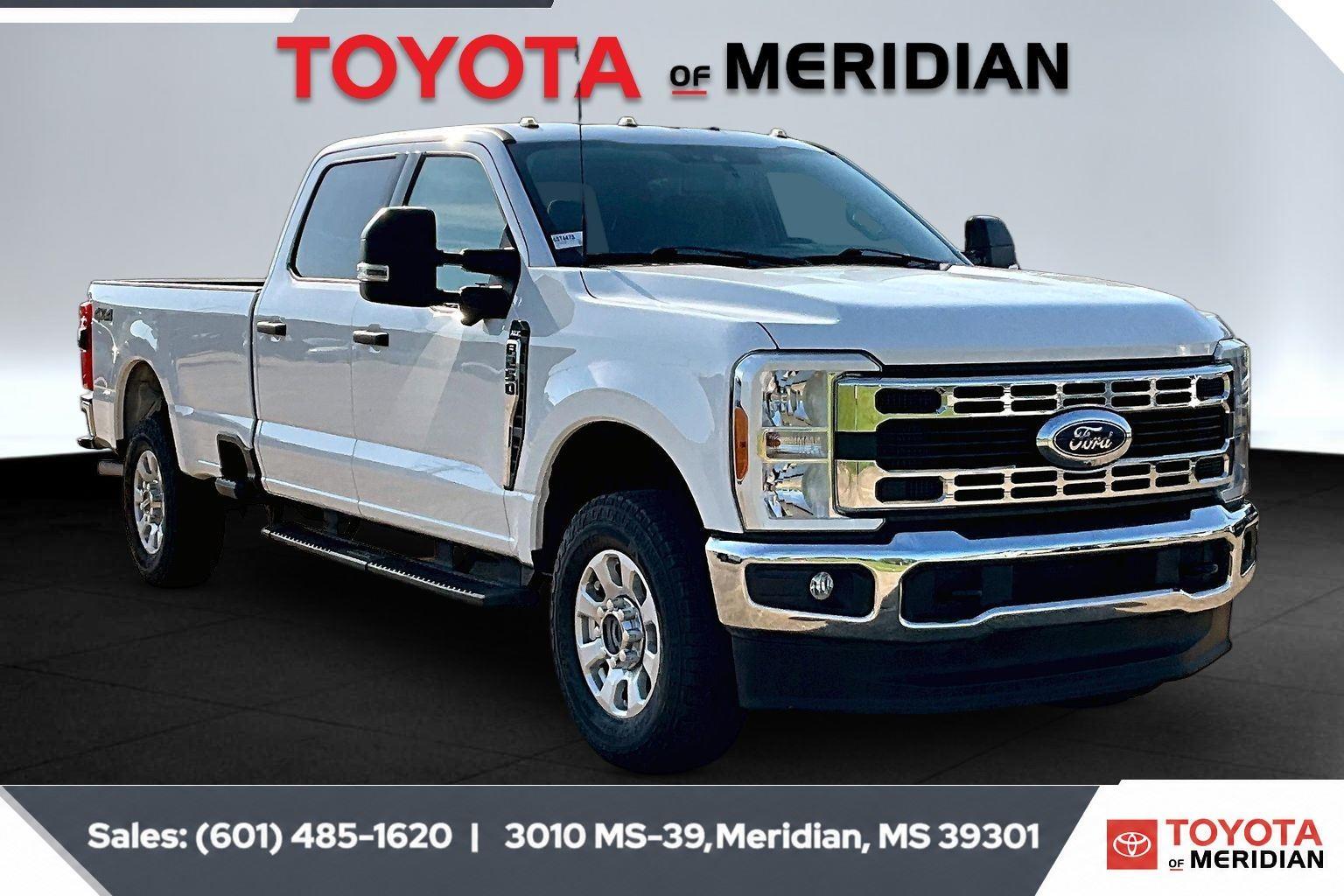 Oxford White 2023 Ford F-250 Super Duty Pickup Truck Four-Wheel Drive Automatic