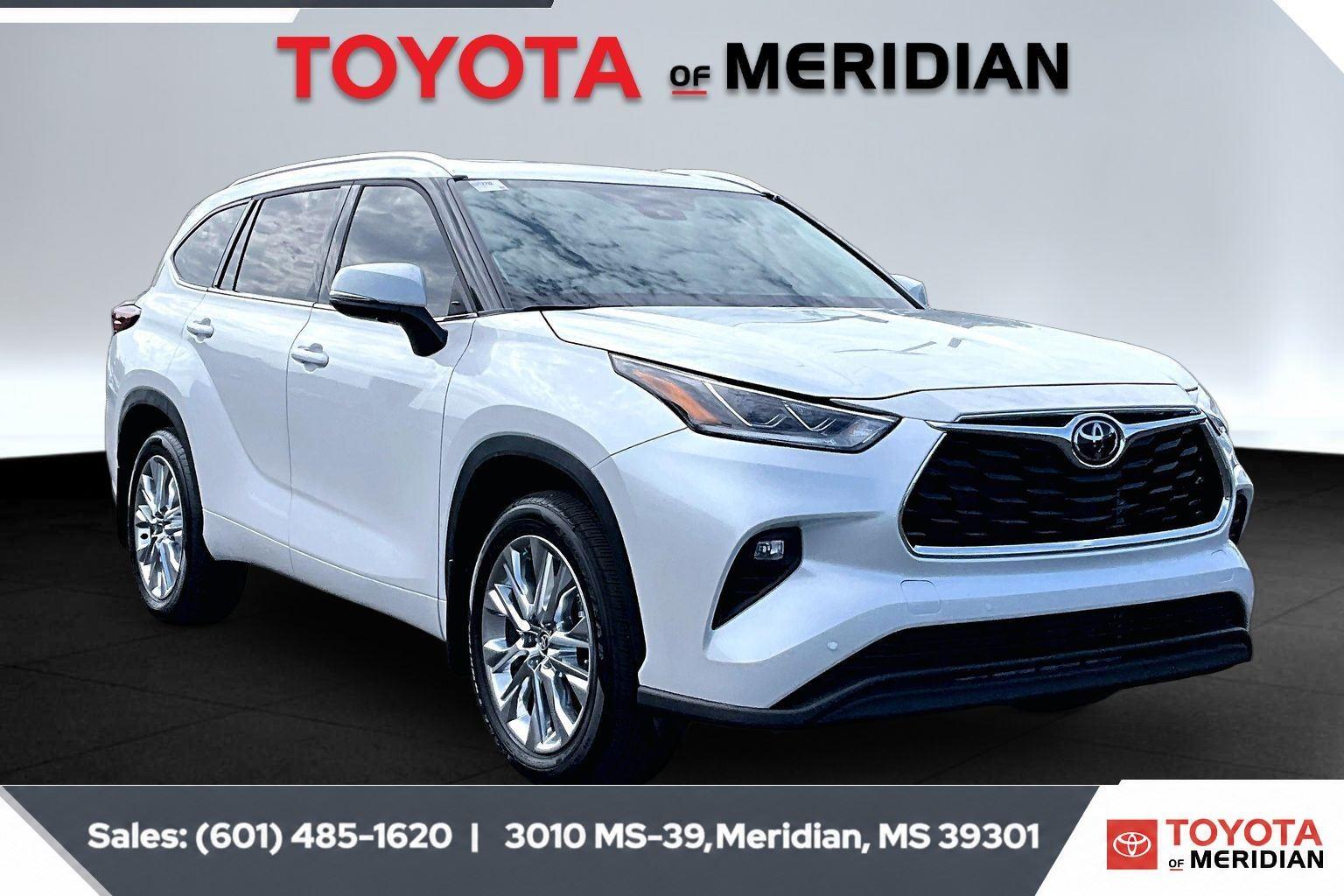 White (Wind Chill Pearl) 2026 Toyota Highlander SUV / Crossover All-Wheel Drive 8-Speed Automatic