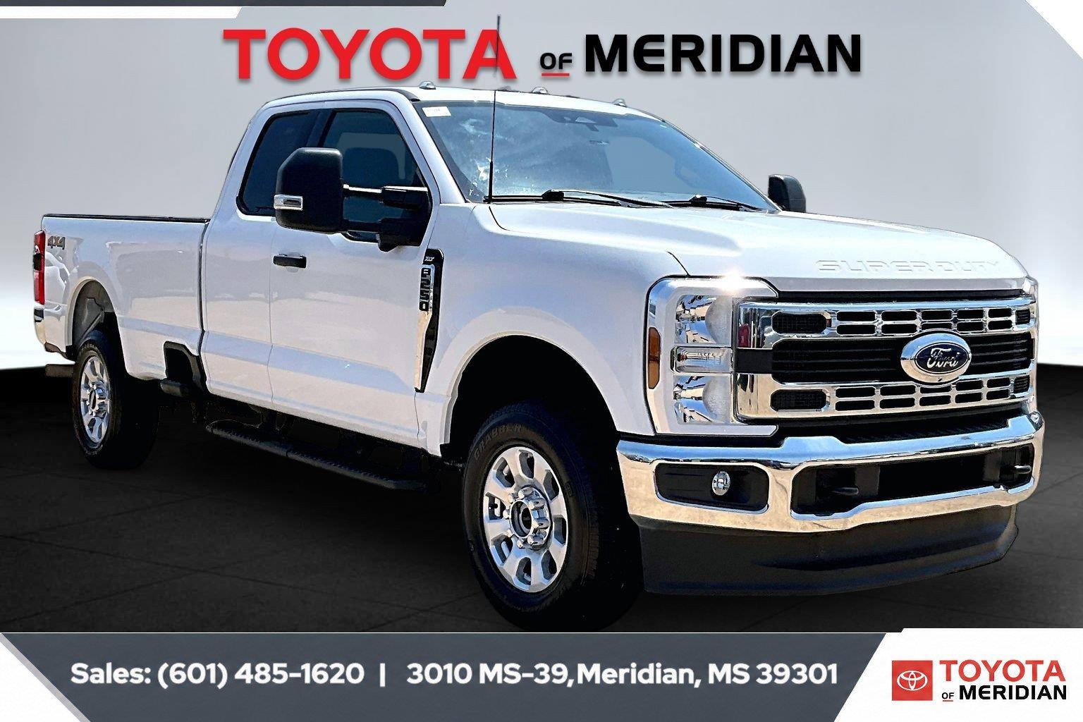 Oxford White 2024 Ford F-250 Super Duty Pickup Truck Four-Wheel Drive Automatic