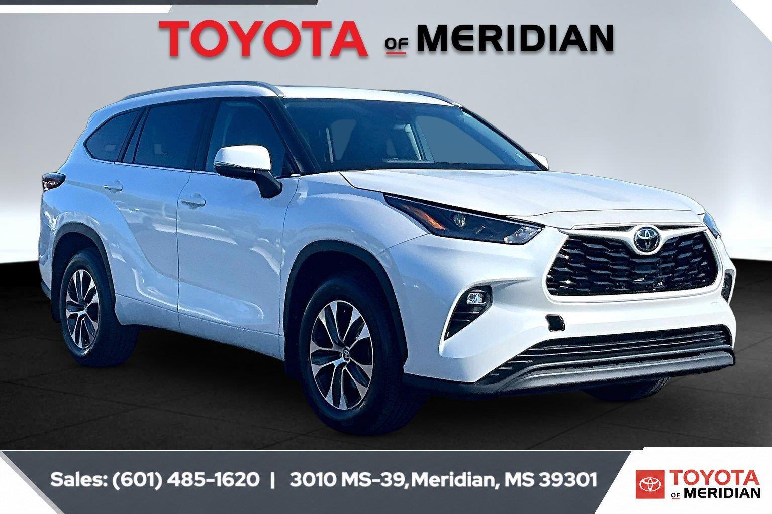 White (Wind Chill Pearl) 2026 Toyota Highlander SUV / Crossover All-Wheel Drive 