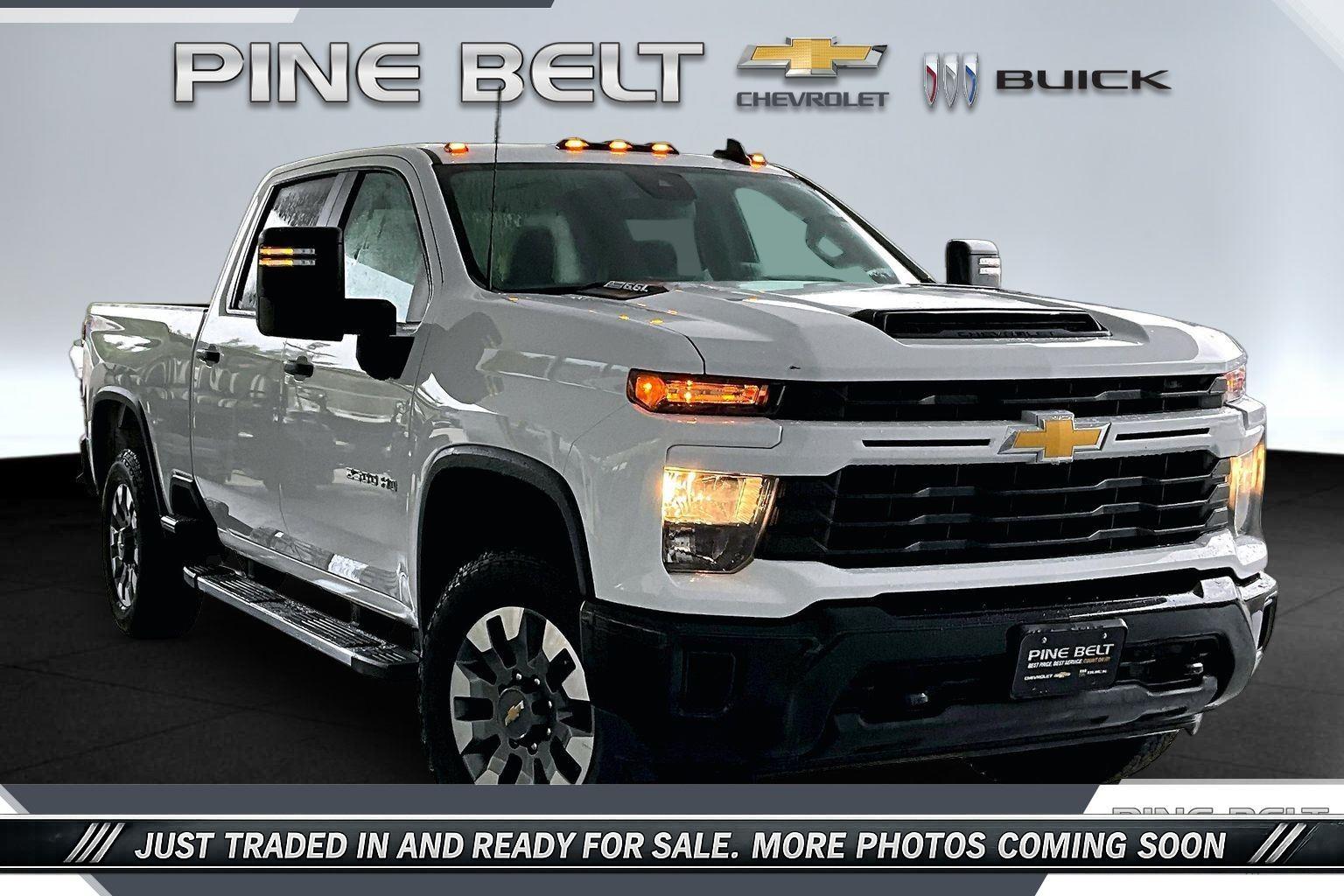 Summit White 2024 Chevrolet Silverado 2500HD Pickup Truck Four-Wheel Drive Automatic