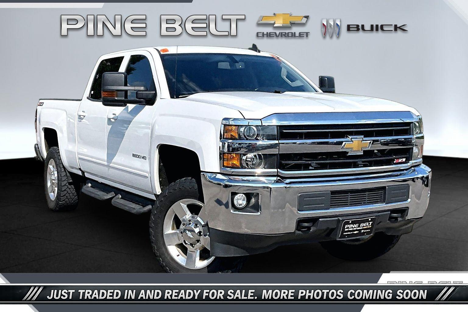 Summit White 2018 Chevrolet Silverado 2500HD Pickup Truck Four-Wheel Drive 6-Speed Automatic