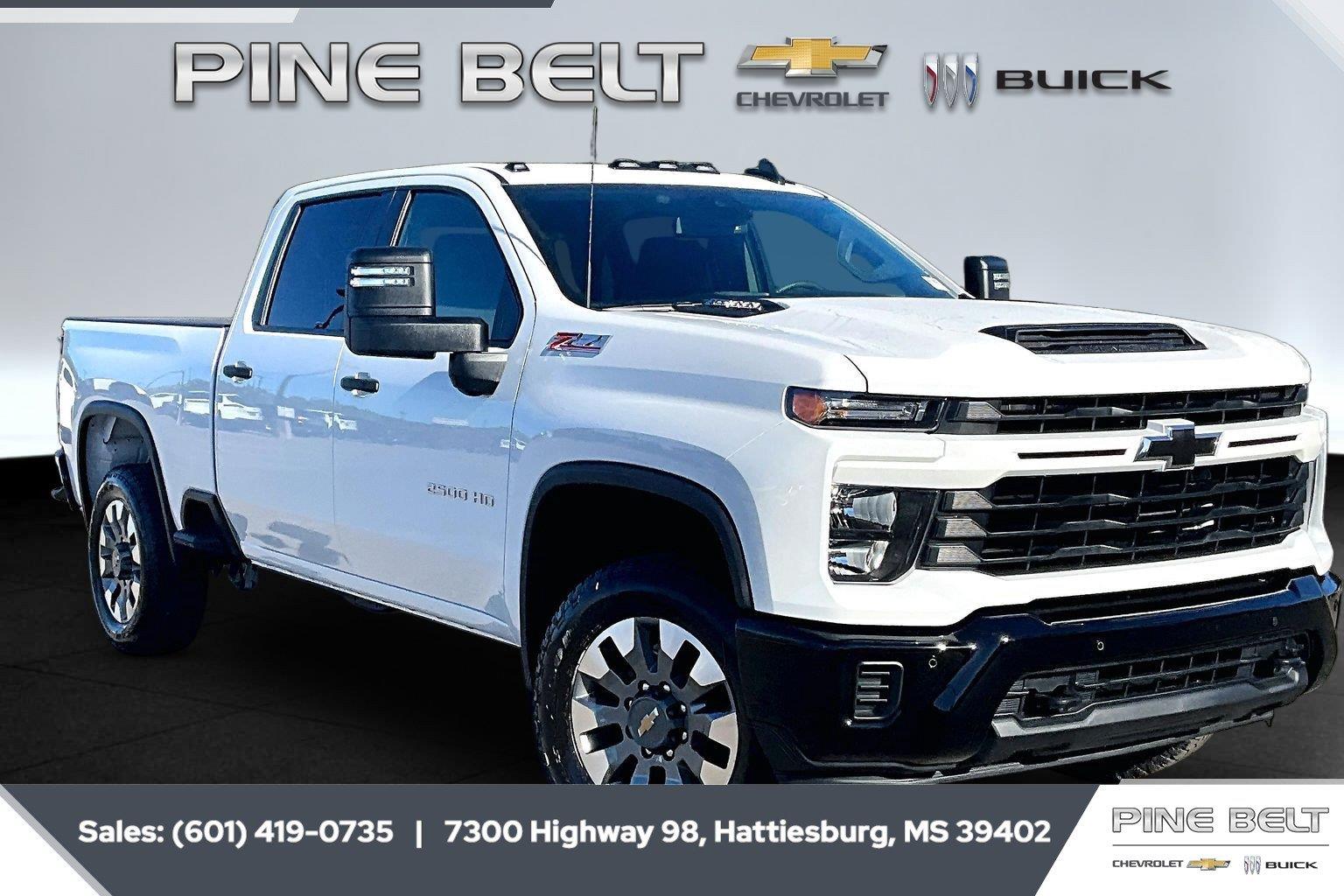 Summit White 2026 Chevrolet Silverado 2500HD Pickup Truck Four-Wheel Drive Automatic
