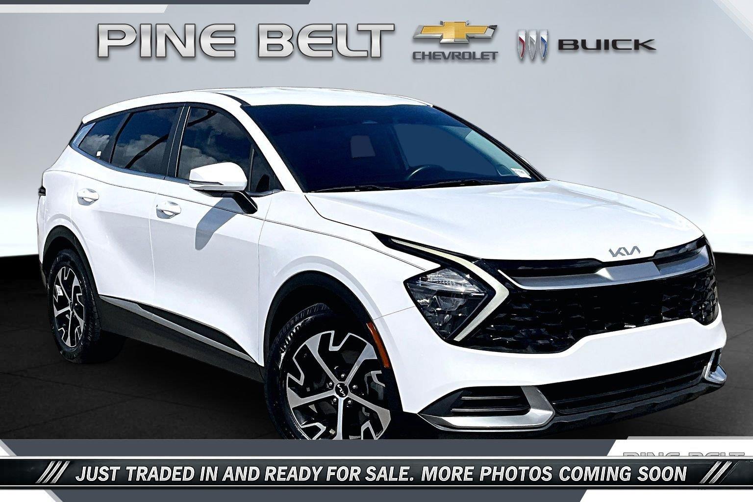 Glacial White Pearl 2023 Kia Sportage SUV / Crossover Front-Wheel Drive Automatic
