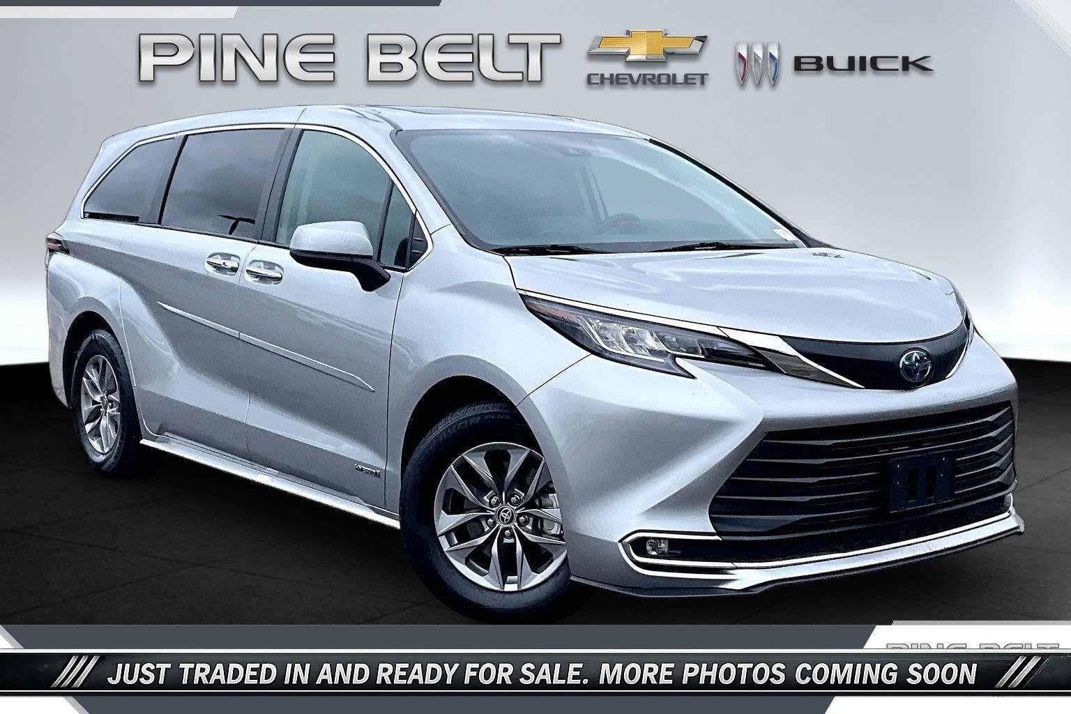 Celestial Silver Metallic 2021 Toyota Sienna Minivan Front-Wheel Drive Continuously Variable Transmission