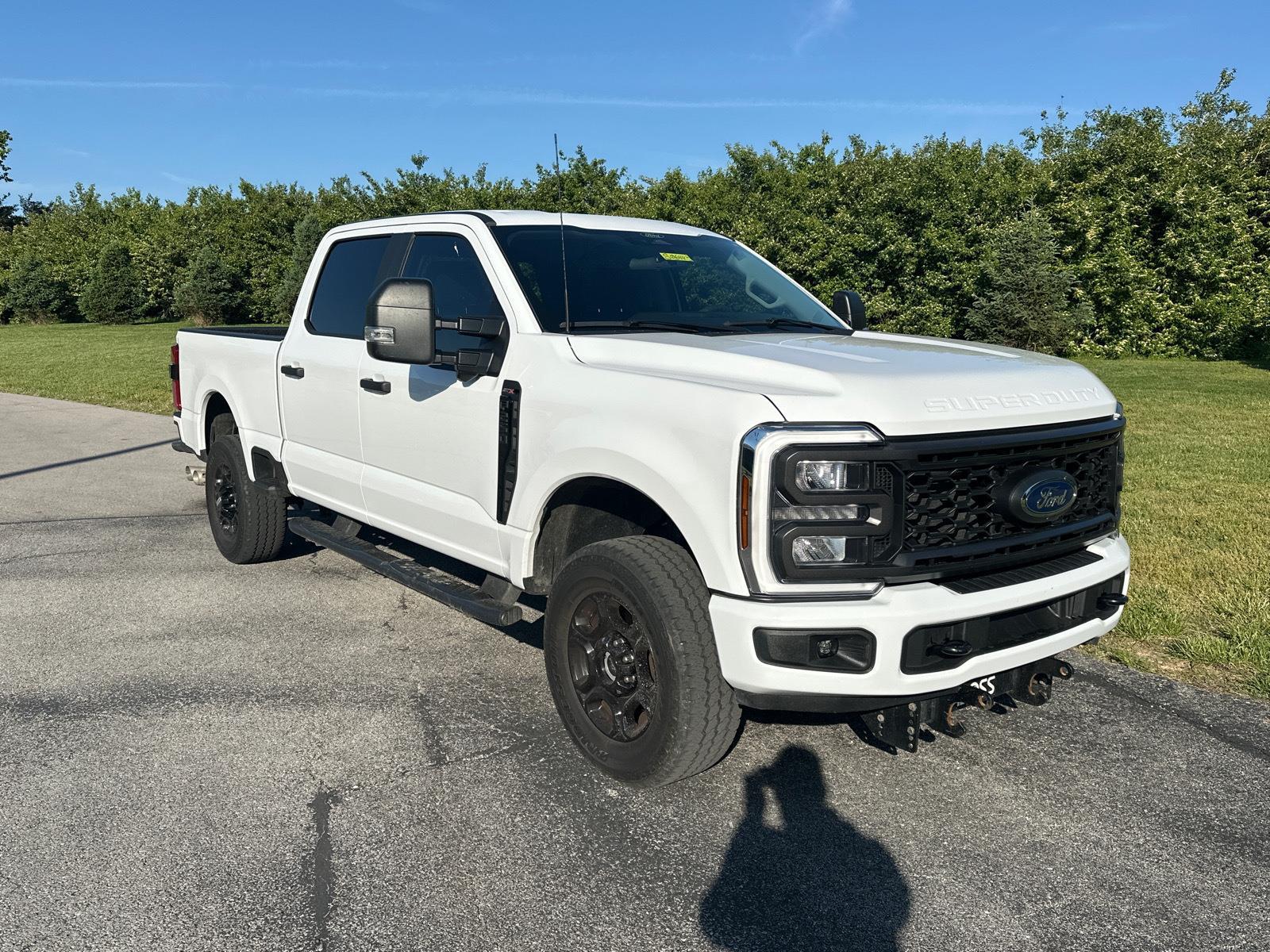 Oxford White 2024 Ford F-250 Super Duty XL Crew Cab 4WD Pickup Truck Four-Wheel Drive Automatic