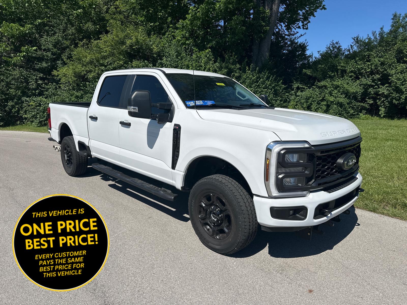 Oxford White 2024 Ford F-250 Super Duty Pickup Truck Four-Wheel Drive Automatic