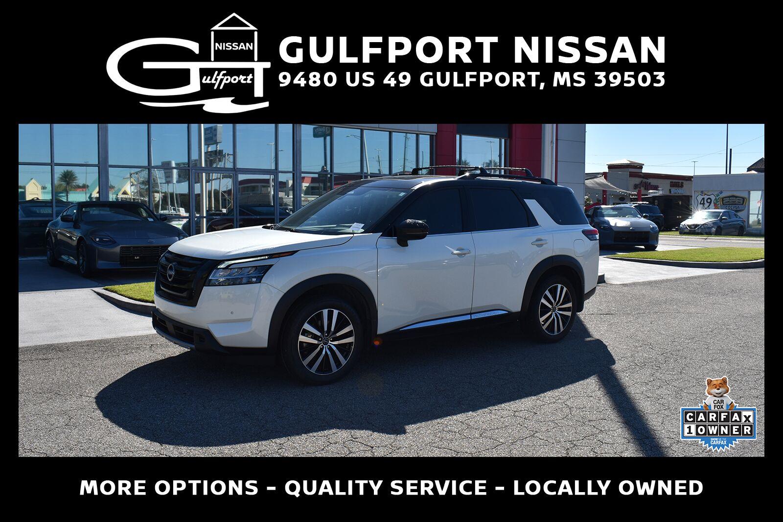 Pearl White Tricoat/Super Black 2024 Nissan Pathfinder SUV / Crossover Front-Wheel Drive Automatic