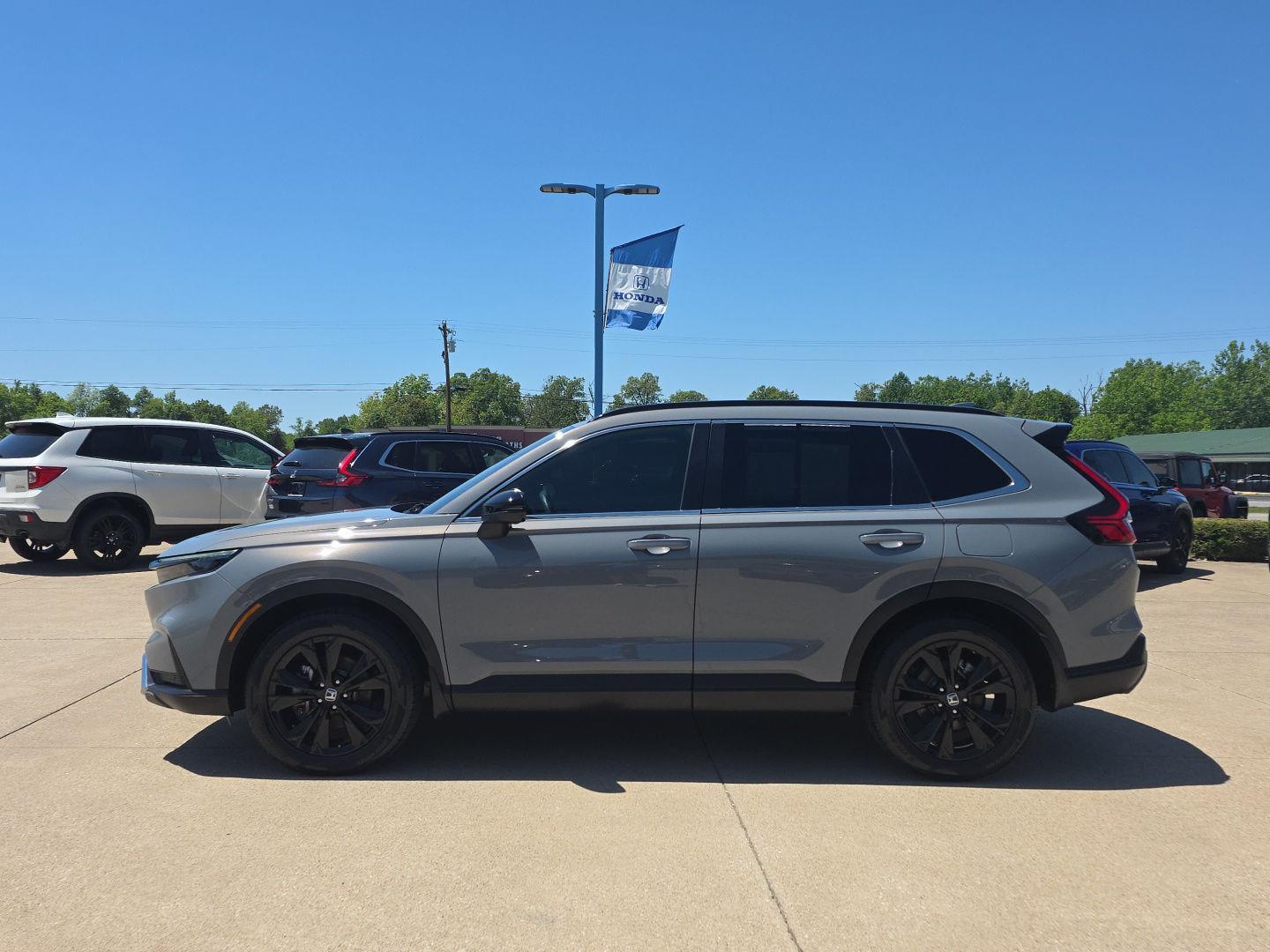View vehicle photo 3