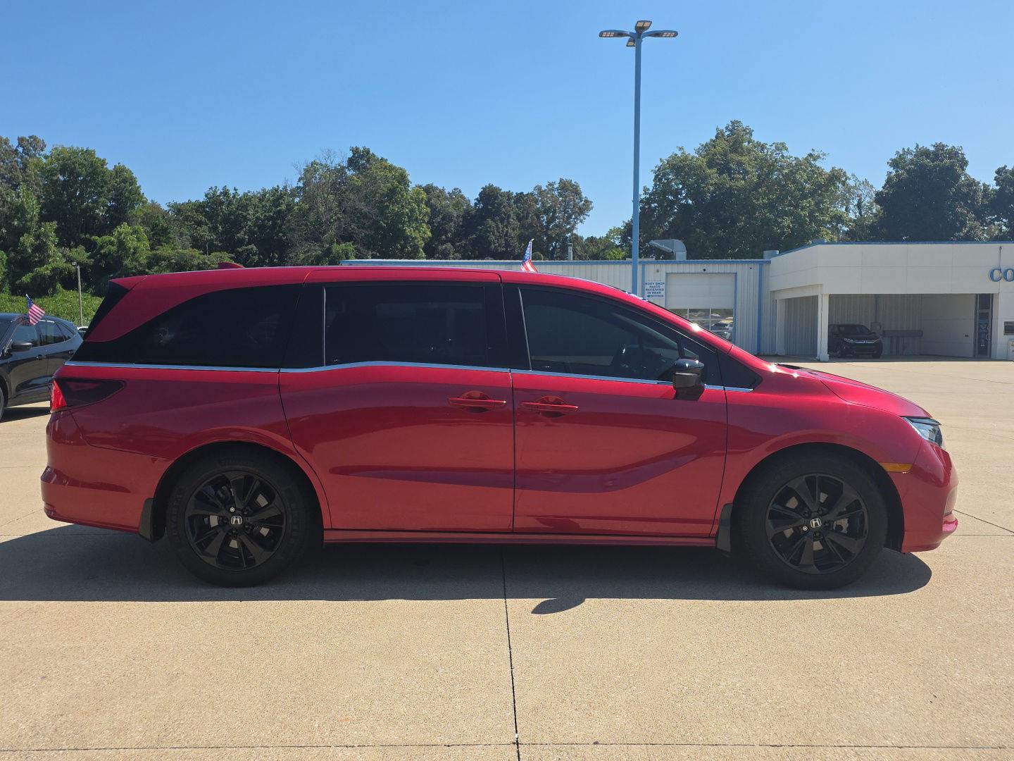 View vehicle photo 4