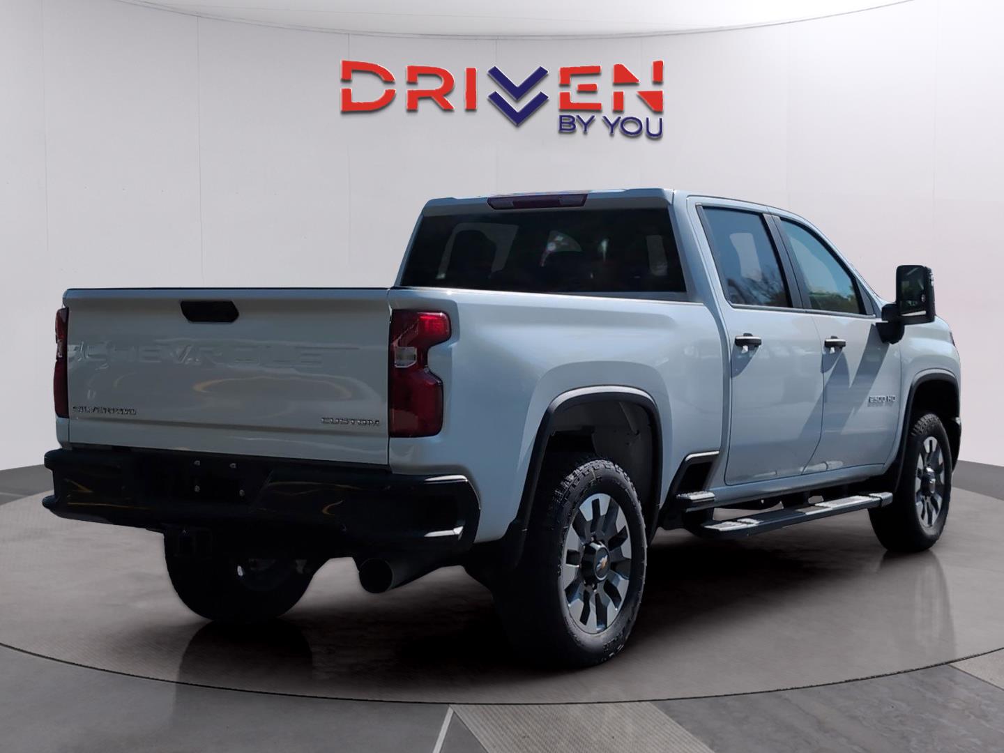 View vehicle photo 3