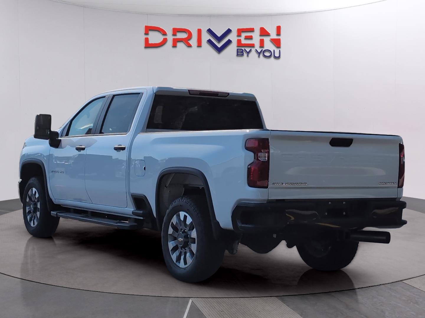 View vehicle photo 4