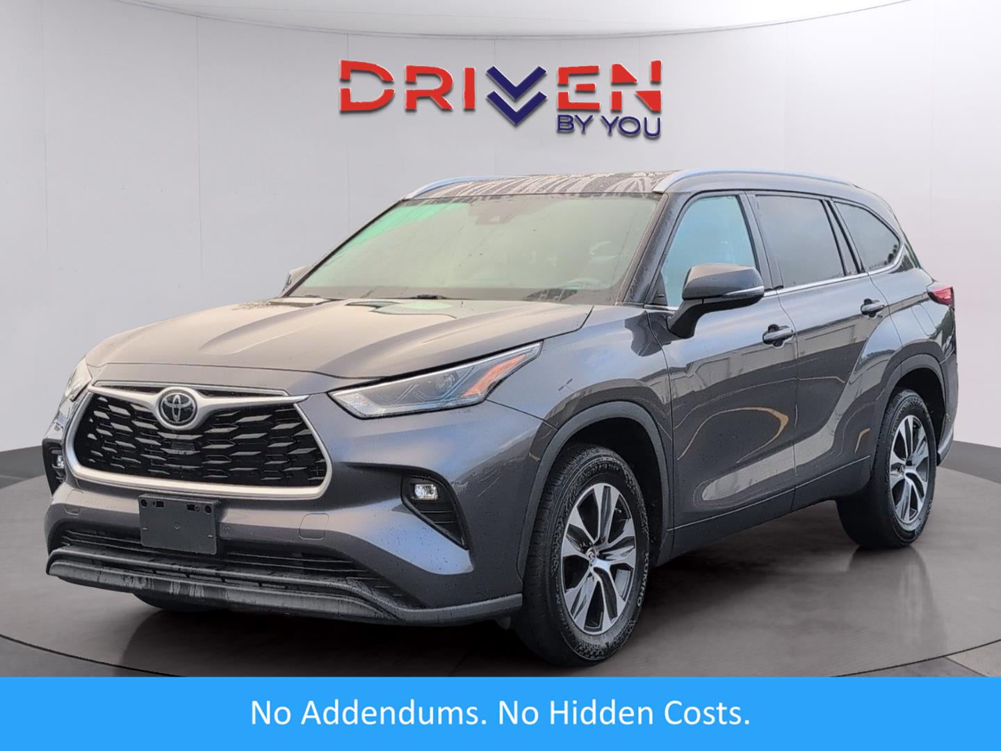 Magnetic Gray Metallic 2022 Toyota Highlander XLE FWD SUV / Crossover Front-Wheel Drive 8-Speed Automatic