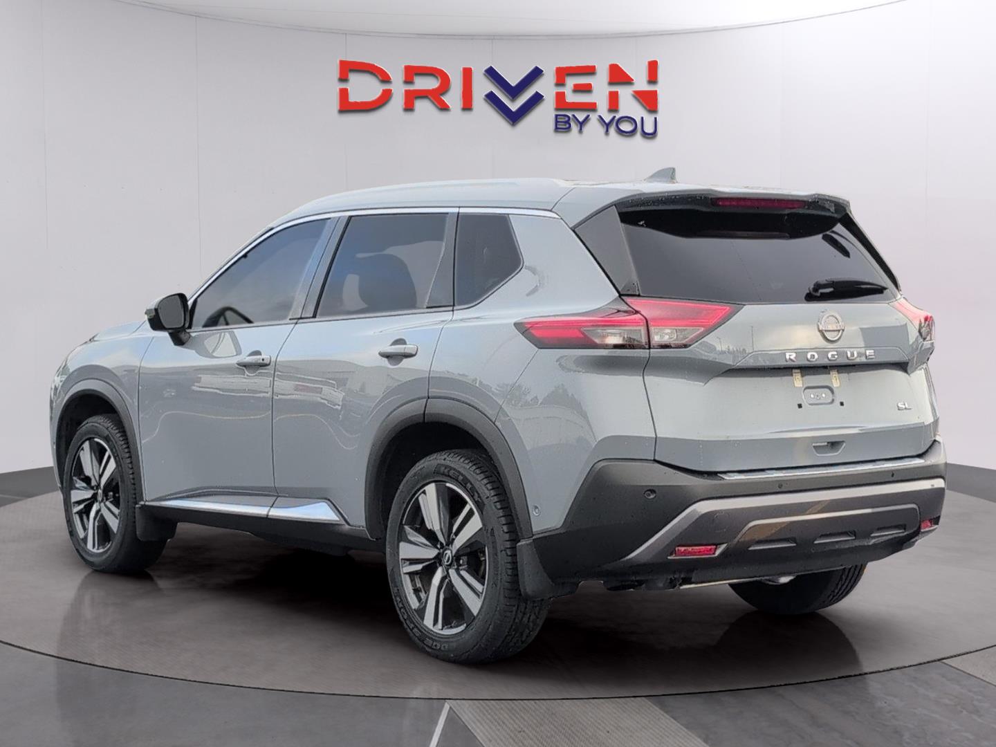 View vehicle photo 3