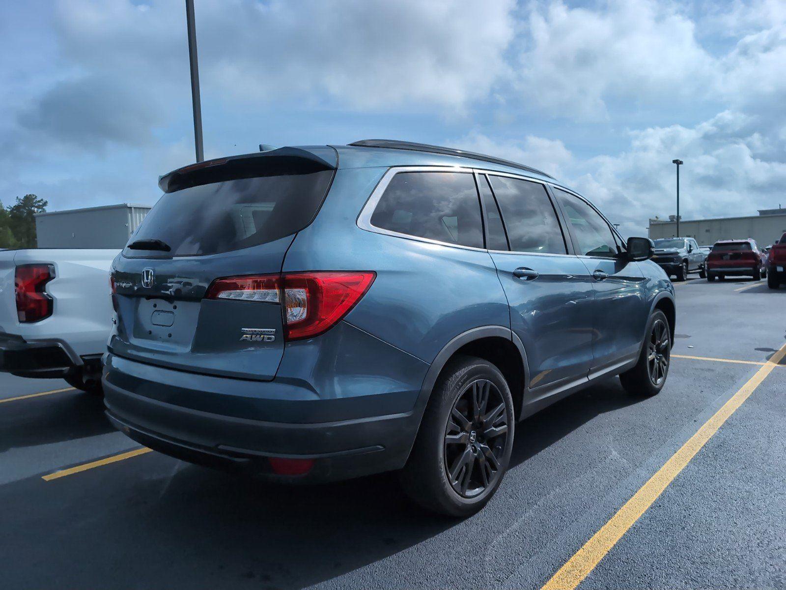 View vehicle photo 3