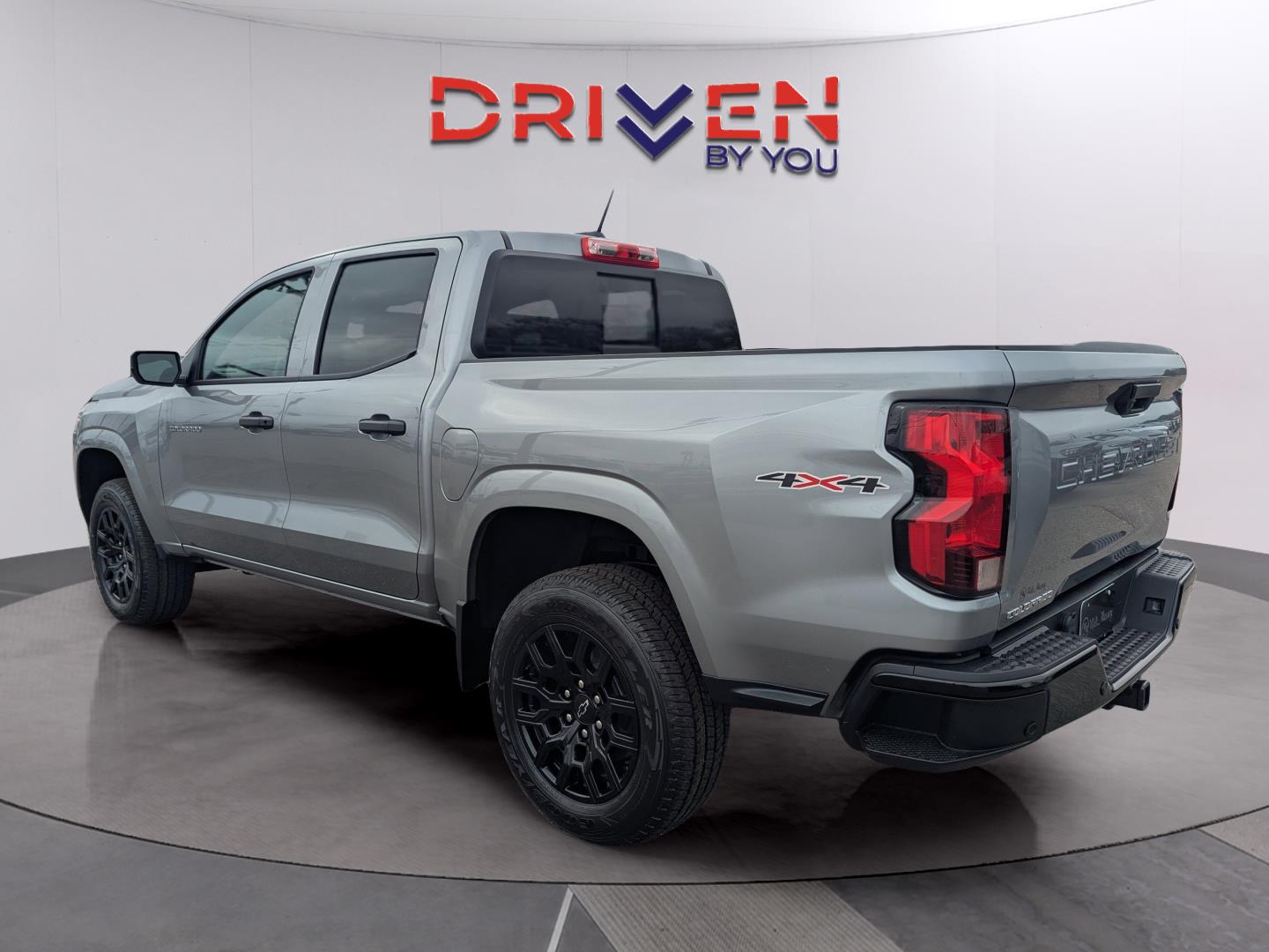 View vehicle photo 3