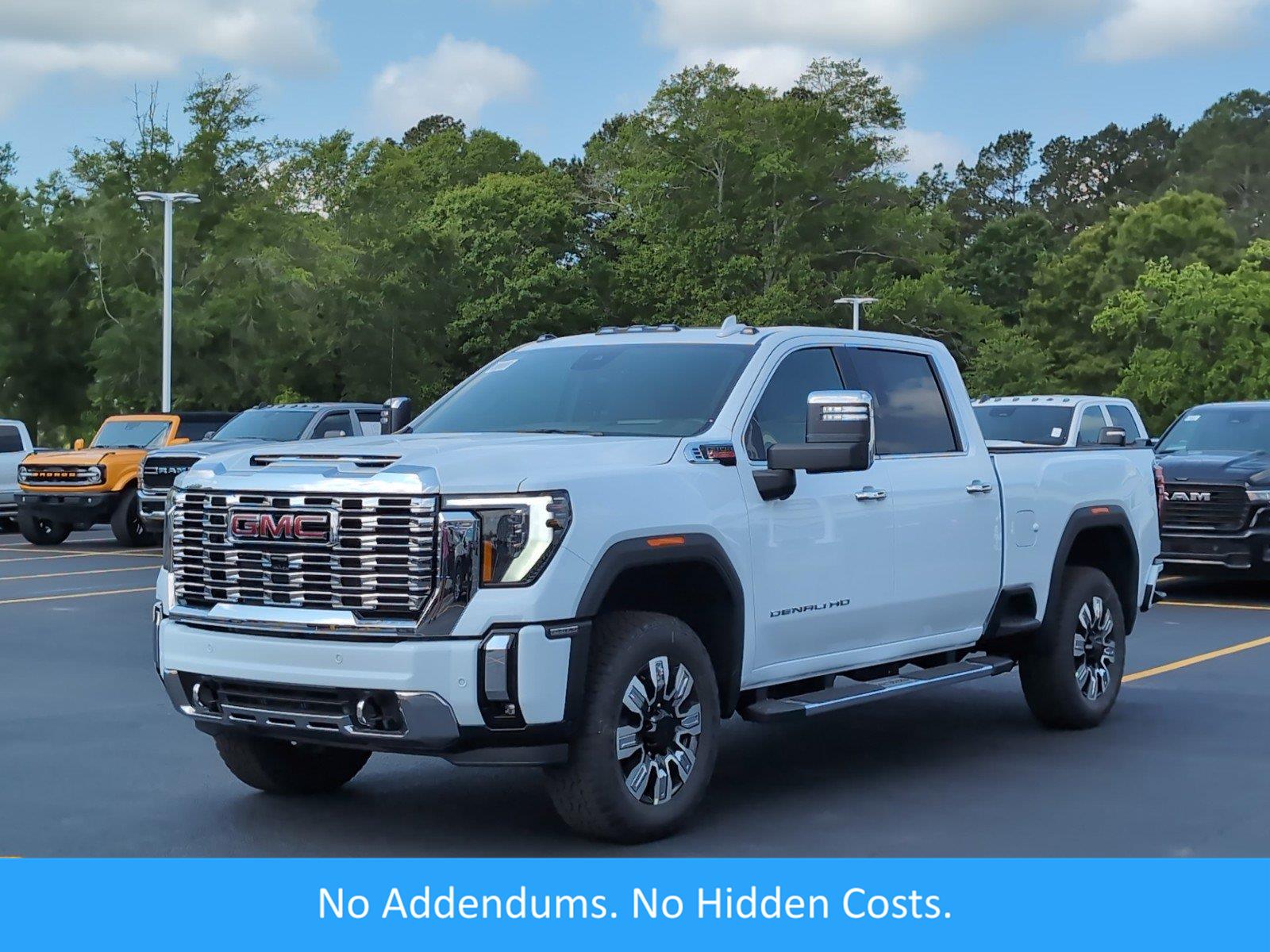 Glacier White Tricoat 2026 GMC Sierra 2500HD Denali Crew Cab 4WD Pickup Truck Four-Wheel Drive Automatic