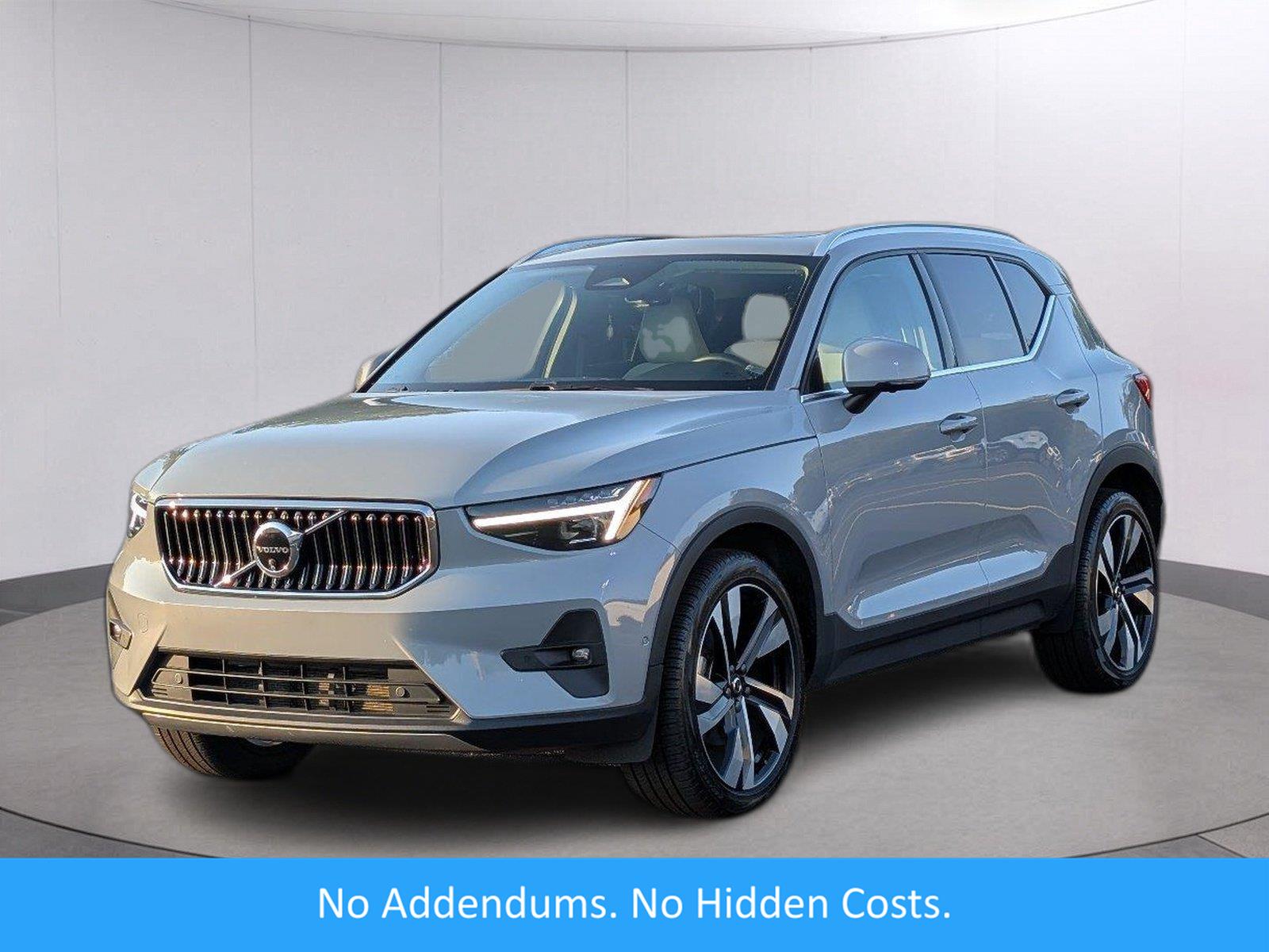 2024 Volvo XC40 B5 Plus Bright Theme AWD
