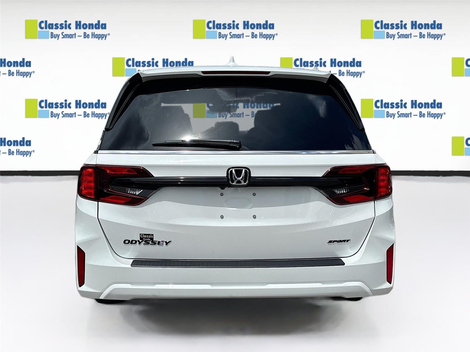 2026 Honda Odyssey photo 2